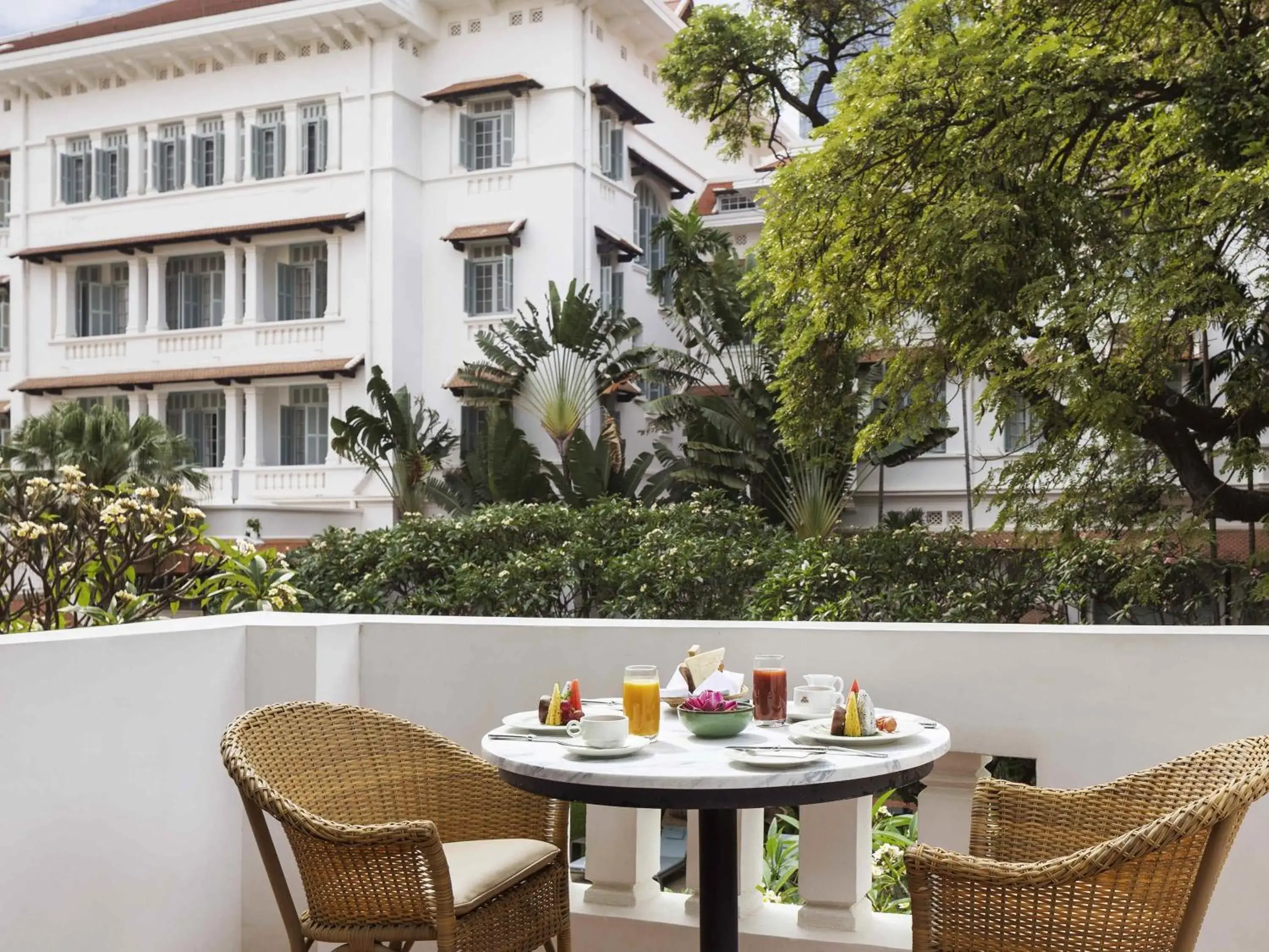 Breakfast in Raffles Hotel Le Royal Breakfast in Raffles Hotel Le Royal