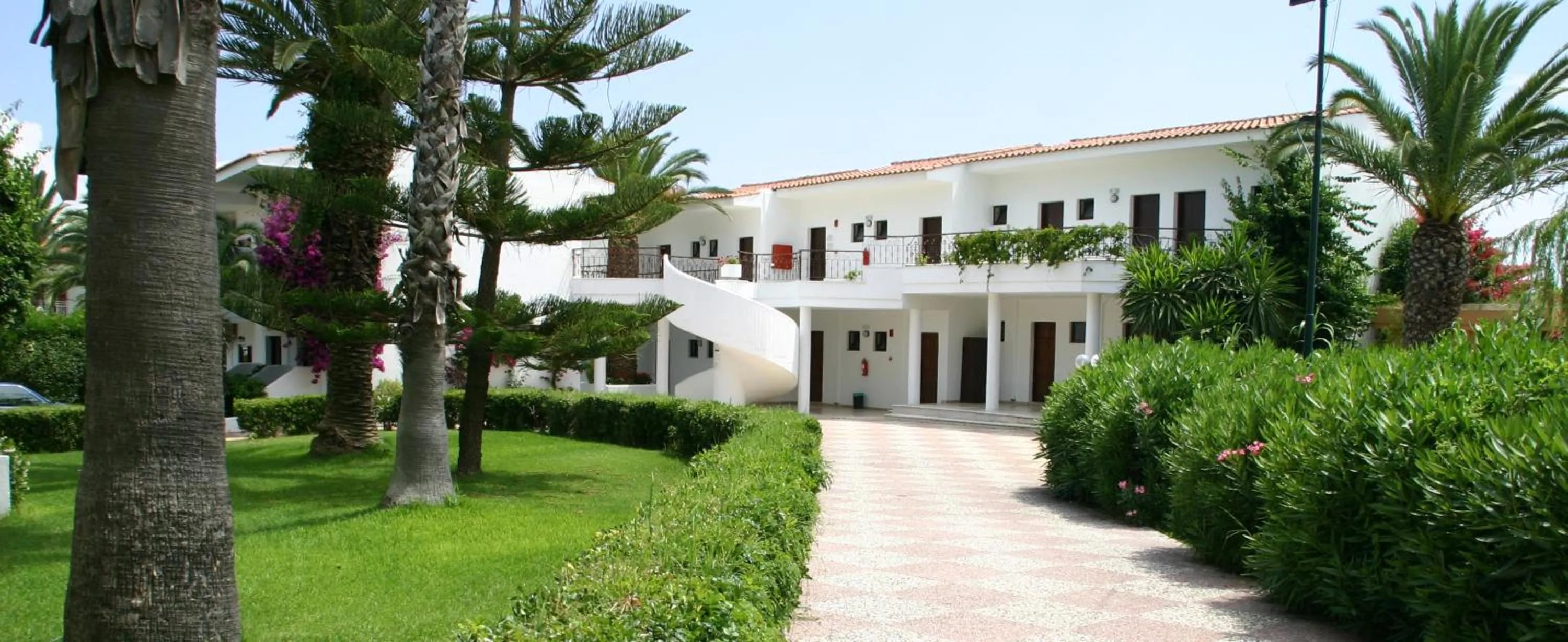 Garden in Morfeas Hotel