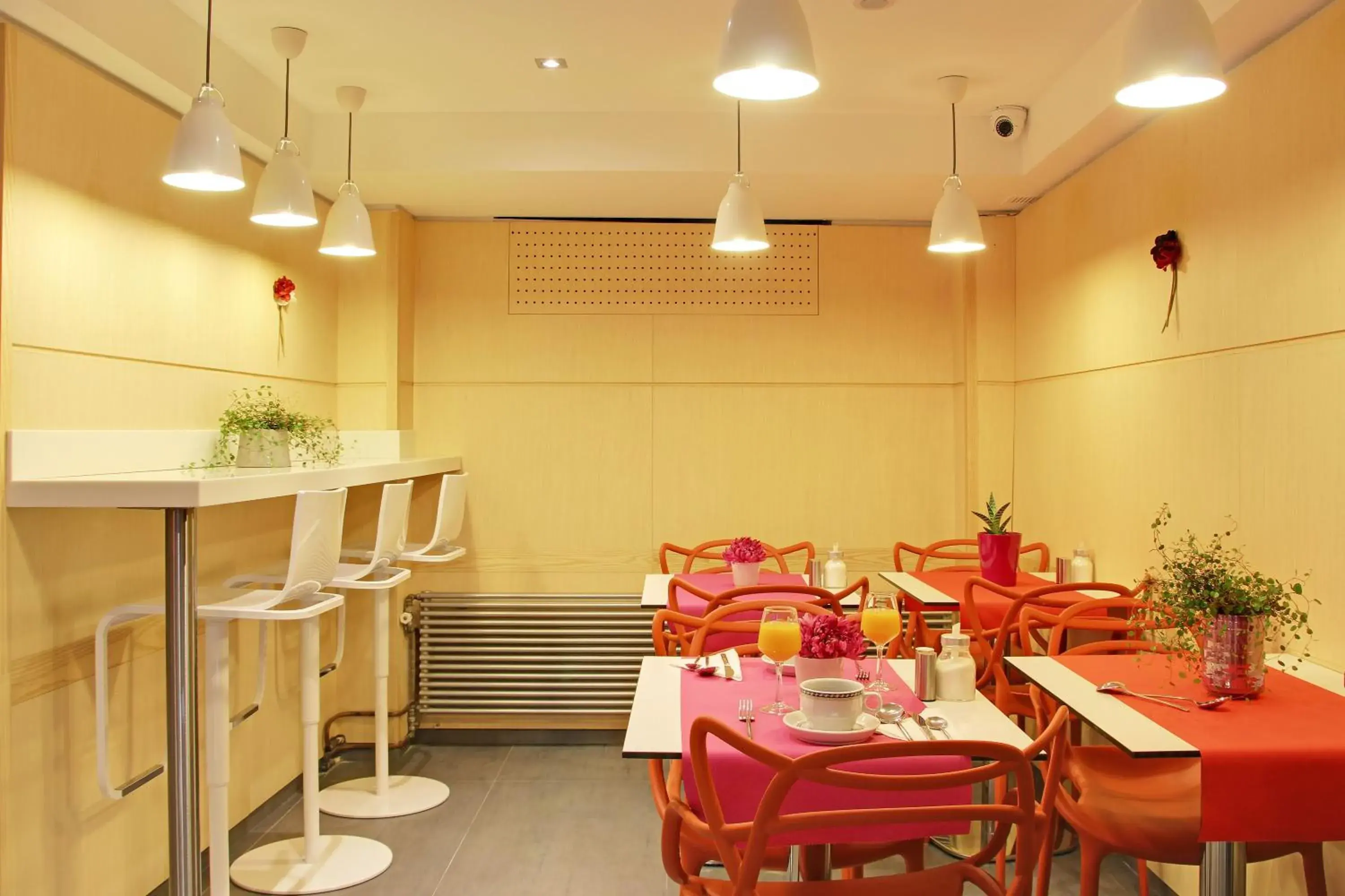 Restaurant/places to eat in Hotel Alhambra Restaurant/places to eat in Hotel Alhambra