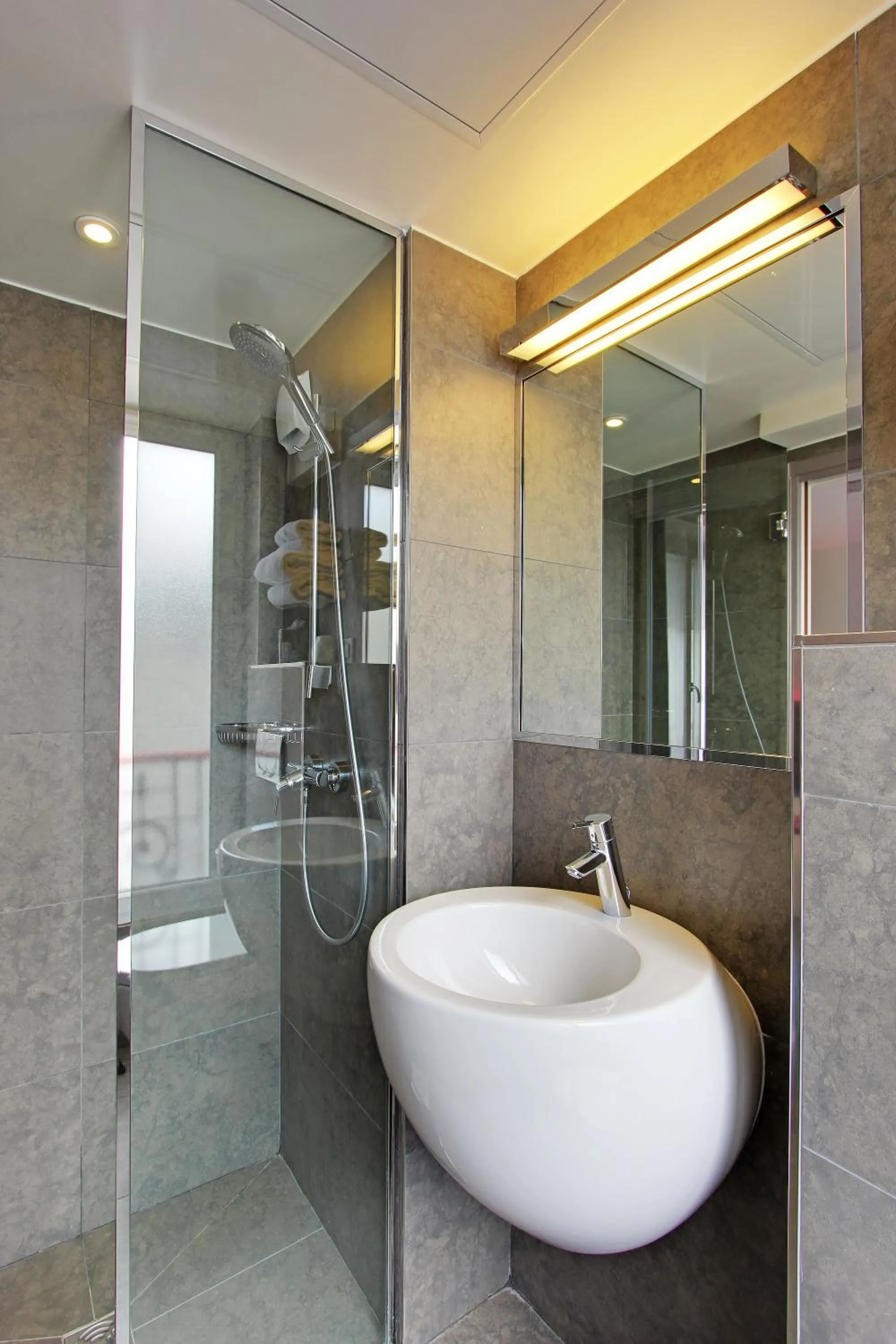 Bathroom in Hotel Alhambra