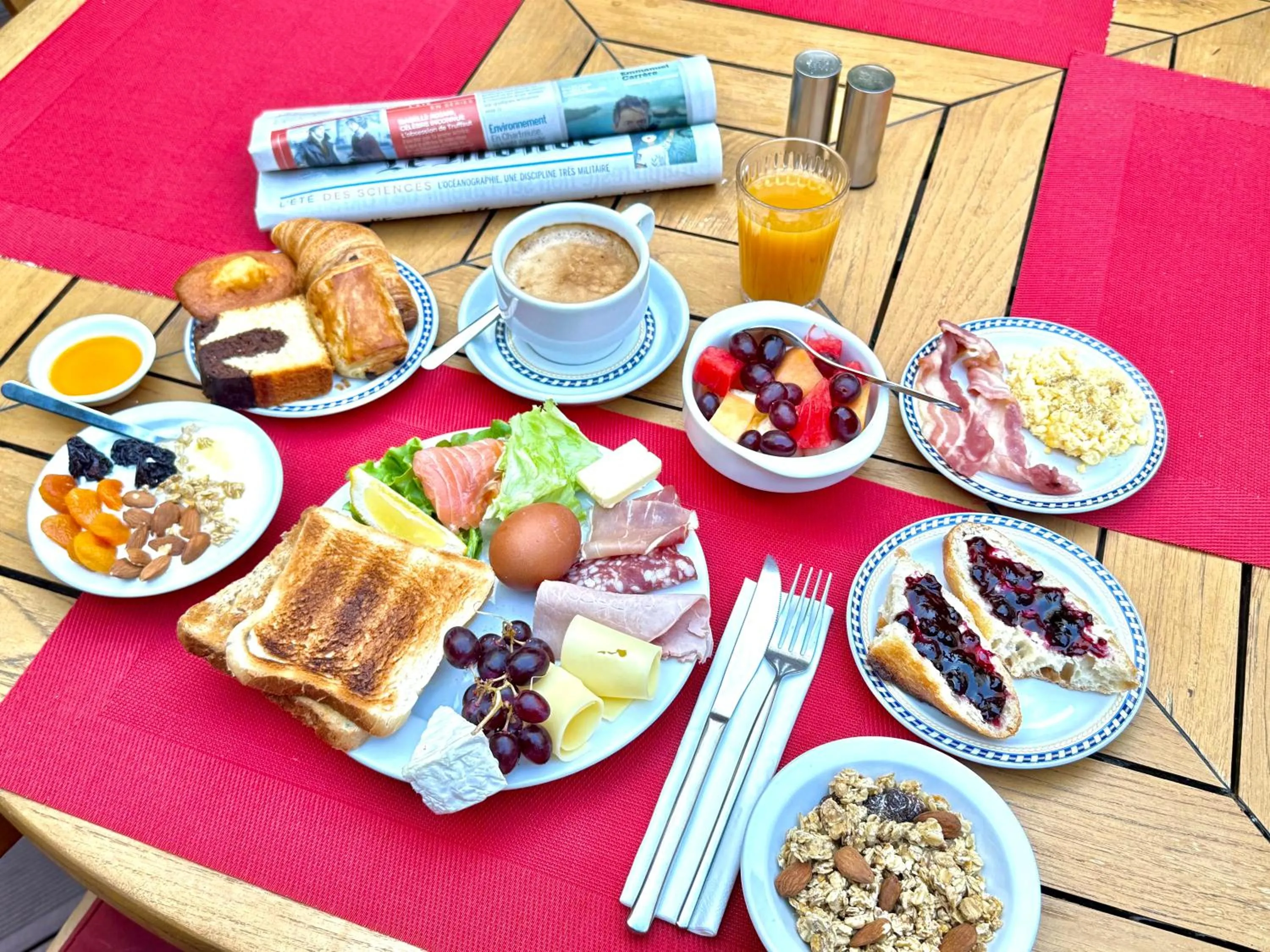 Food and drinks in Hotel Alhambra