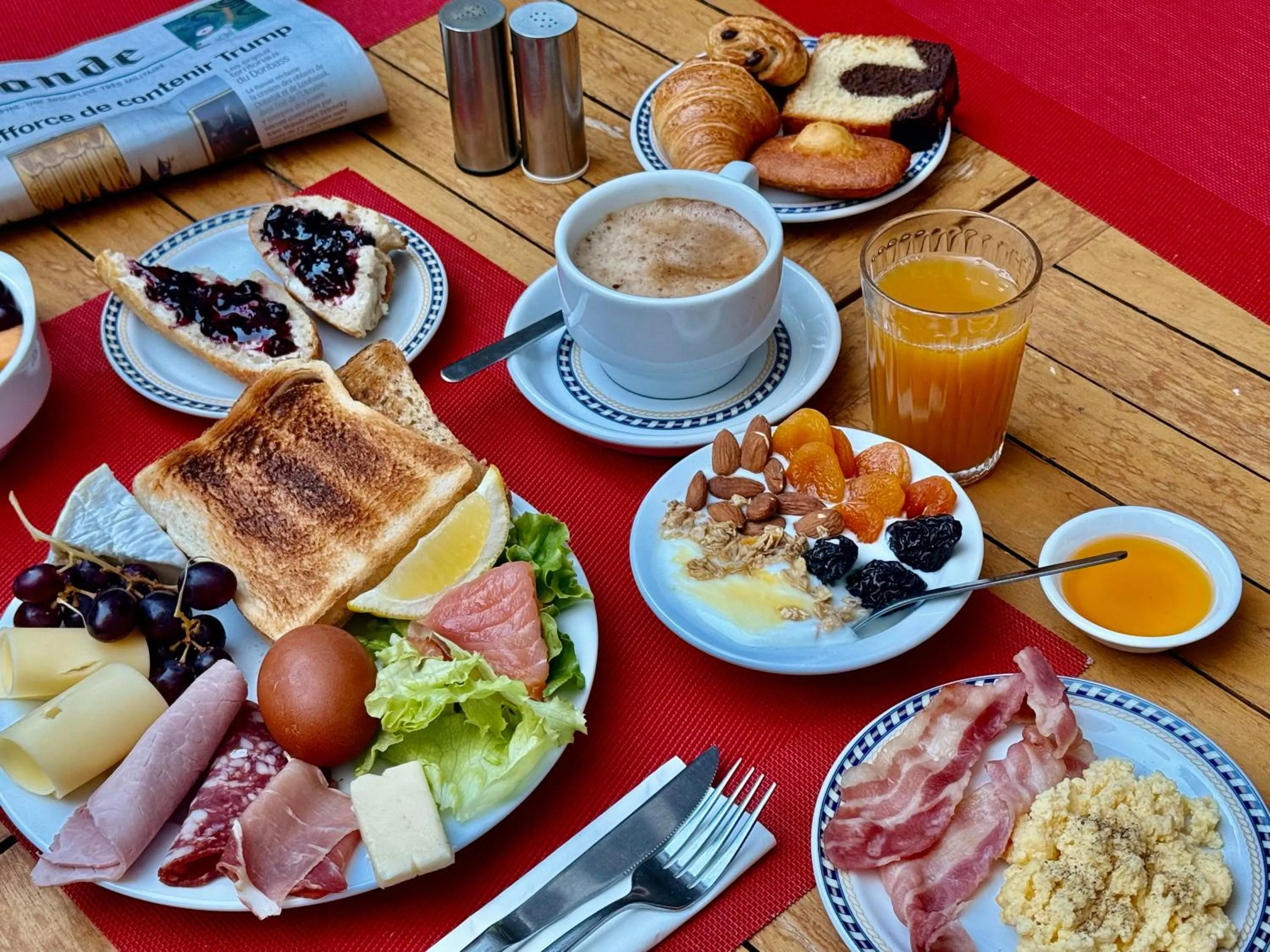 Food and drinks in Hotel Alhambra