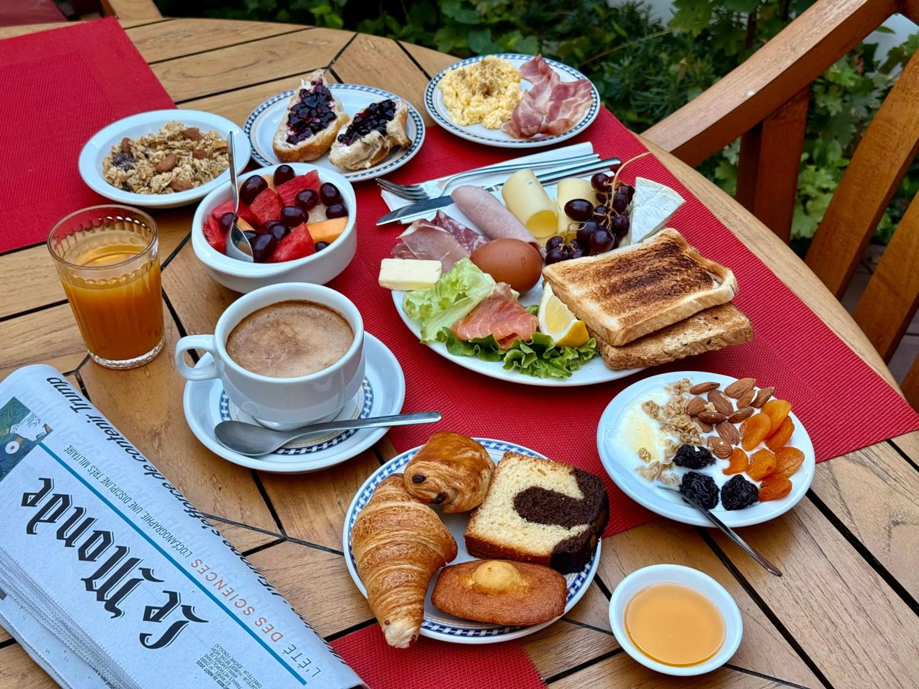 Food and drinks in Hotel Alhambra