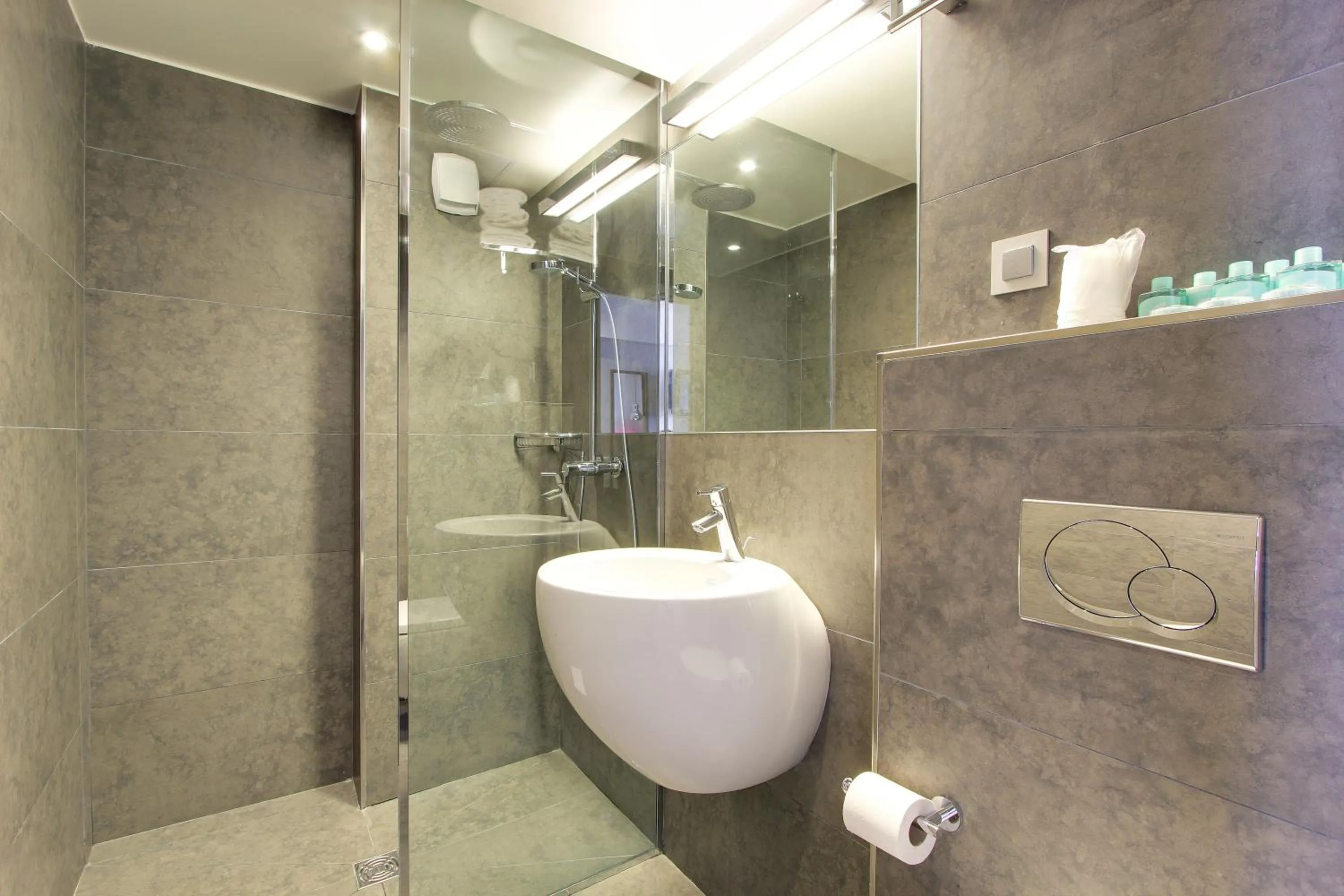 Bathroom in Hotel Alhambra