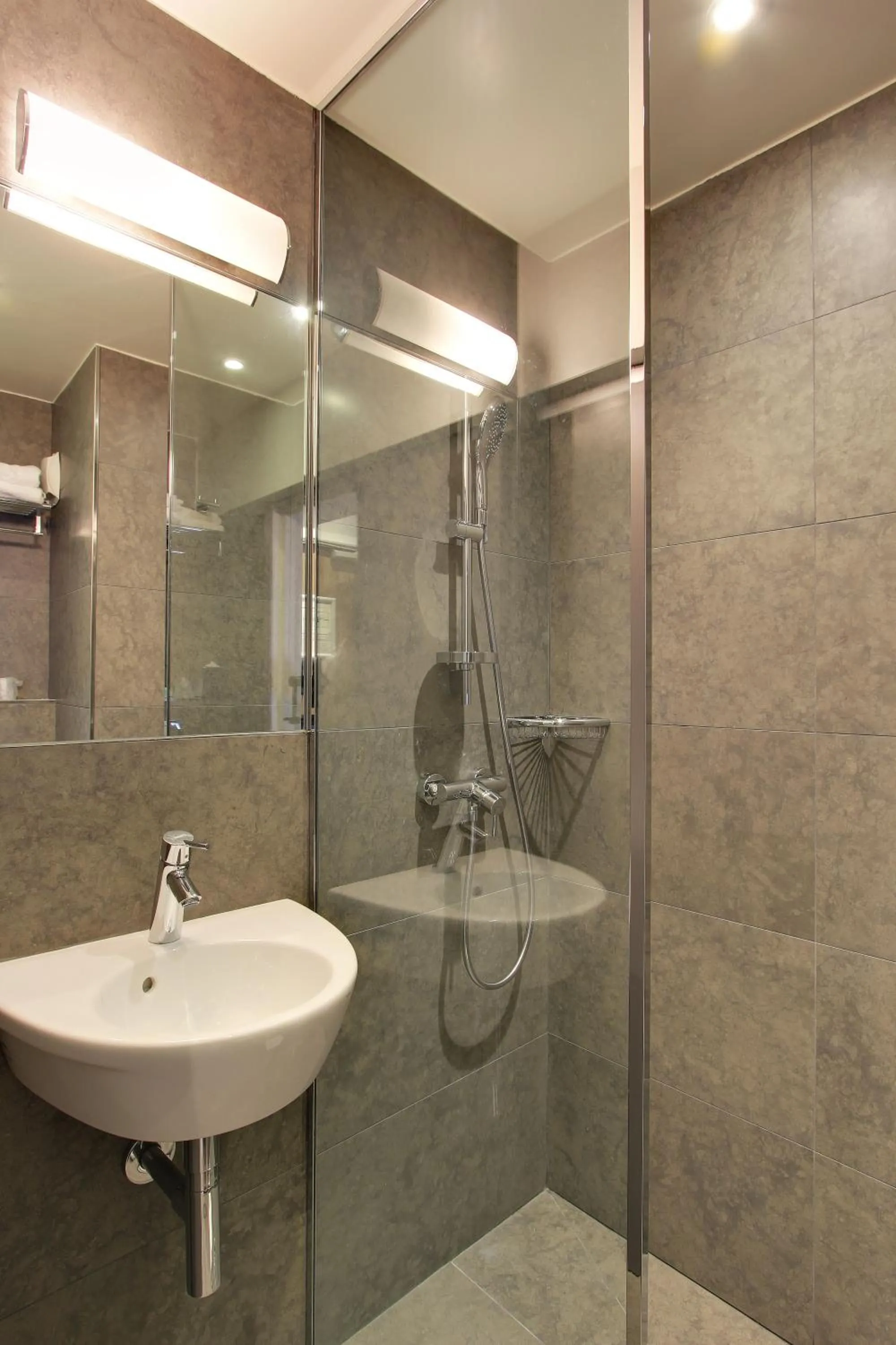 Bathroom in Hotel Alhambra