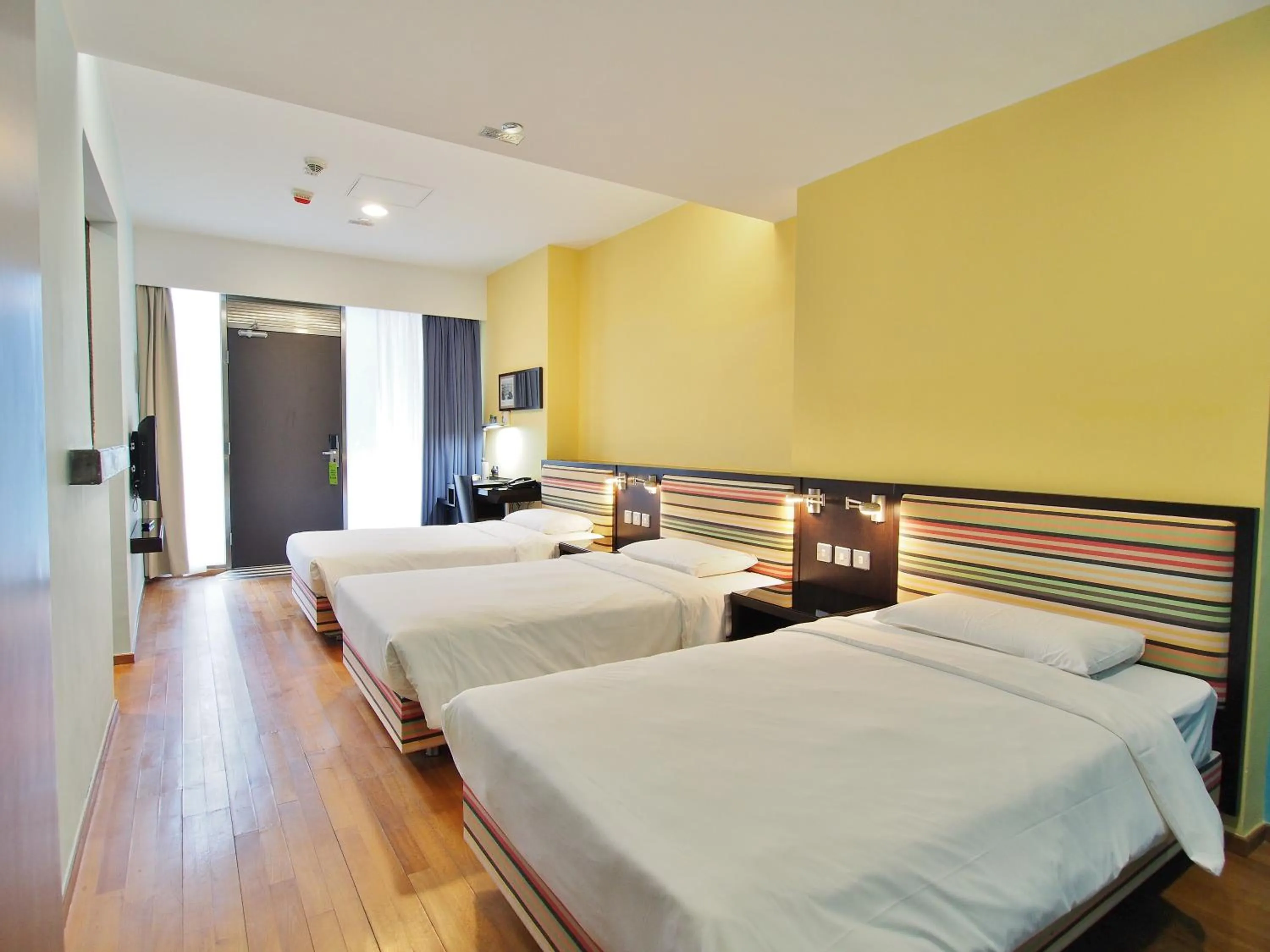 Bedroom, Bed in Y Loft