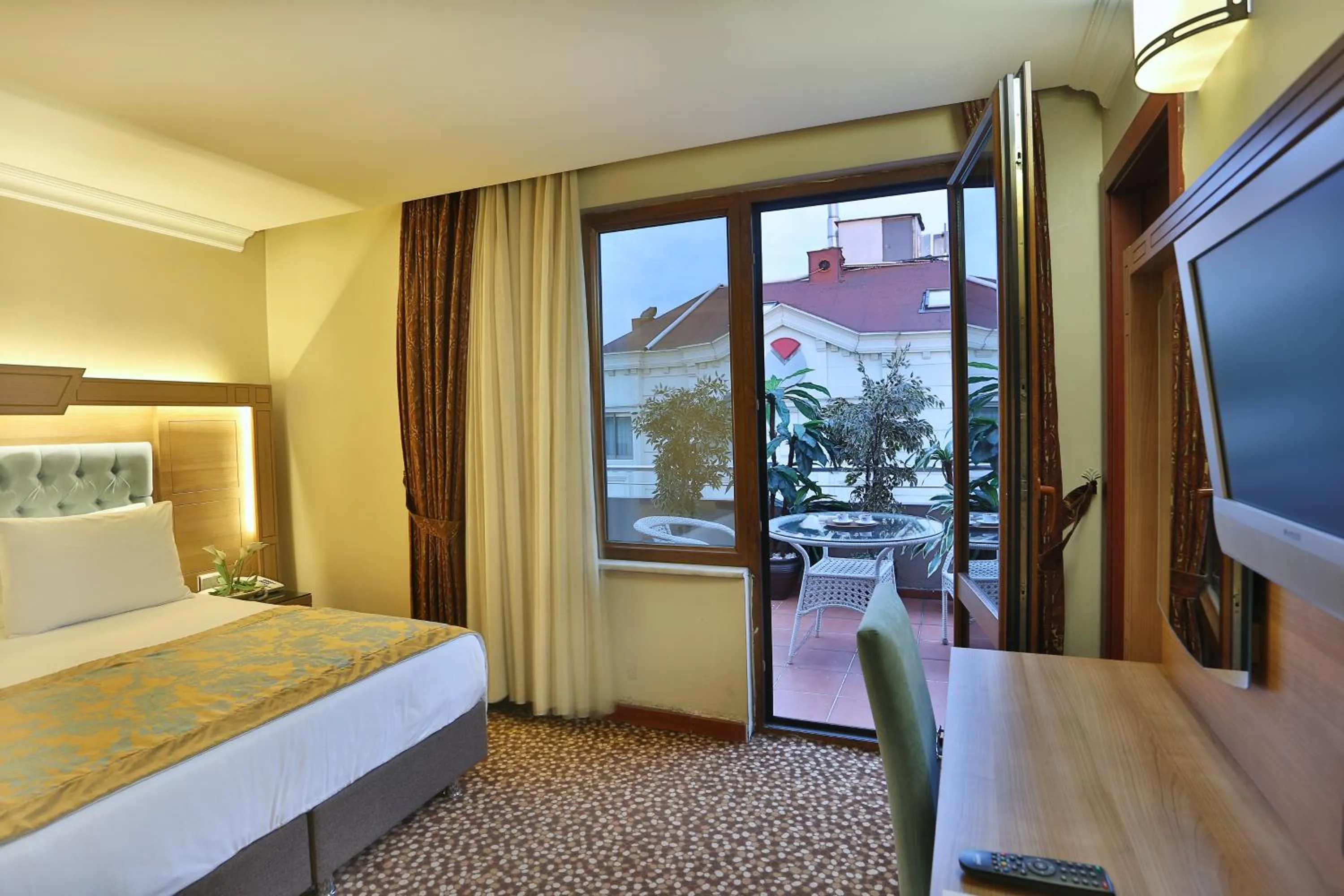 City view, Bed in Budo Hotel