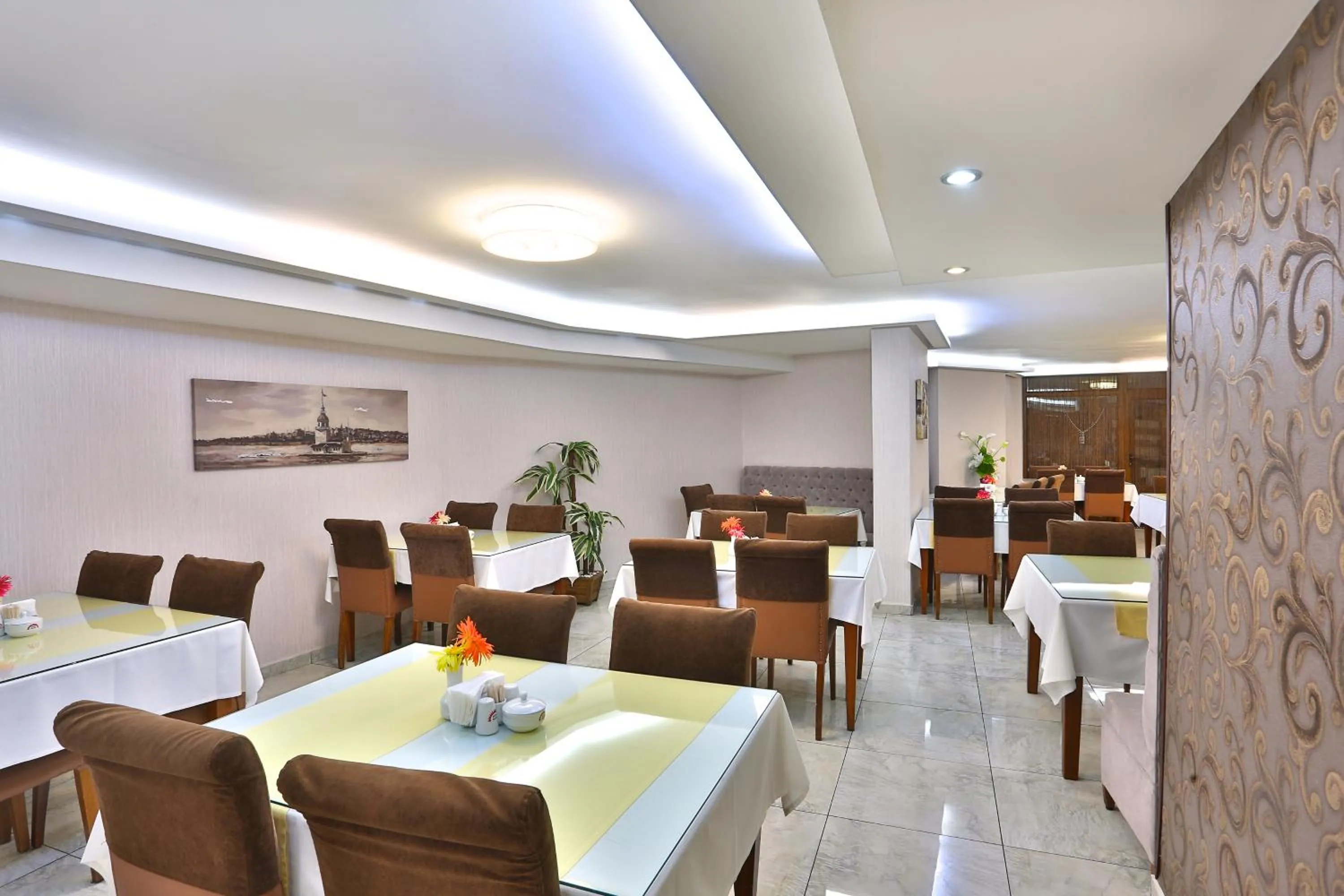 Restaurant/places to eat in Budo Hotel