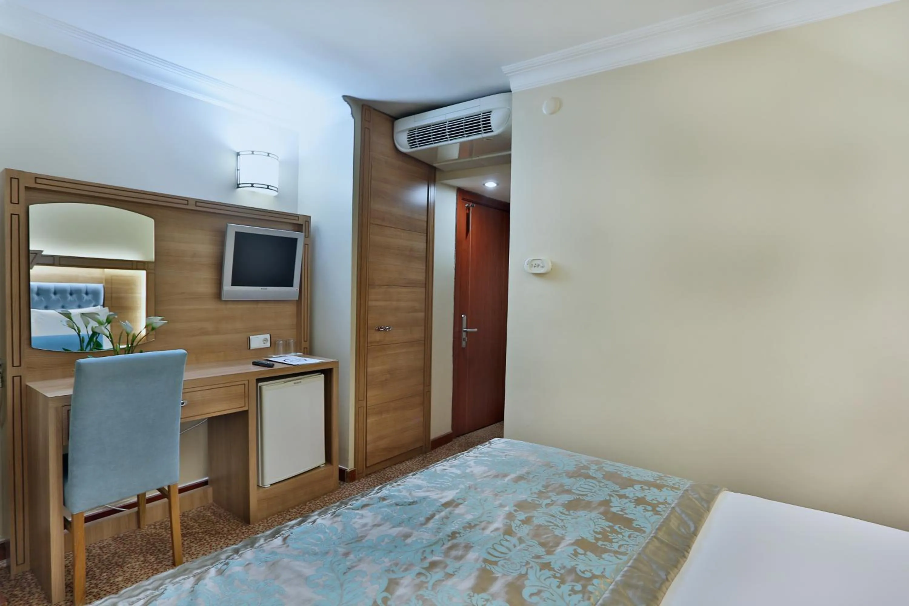 Photo of the whole room, Bed in Budo Hotel