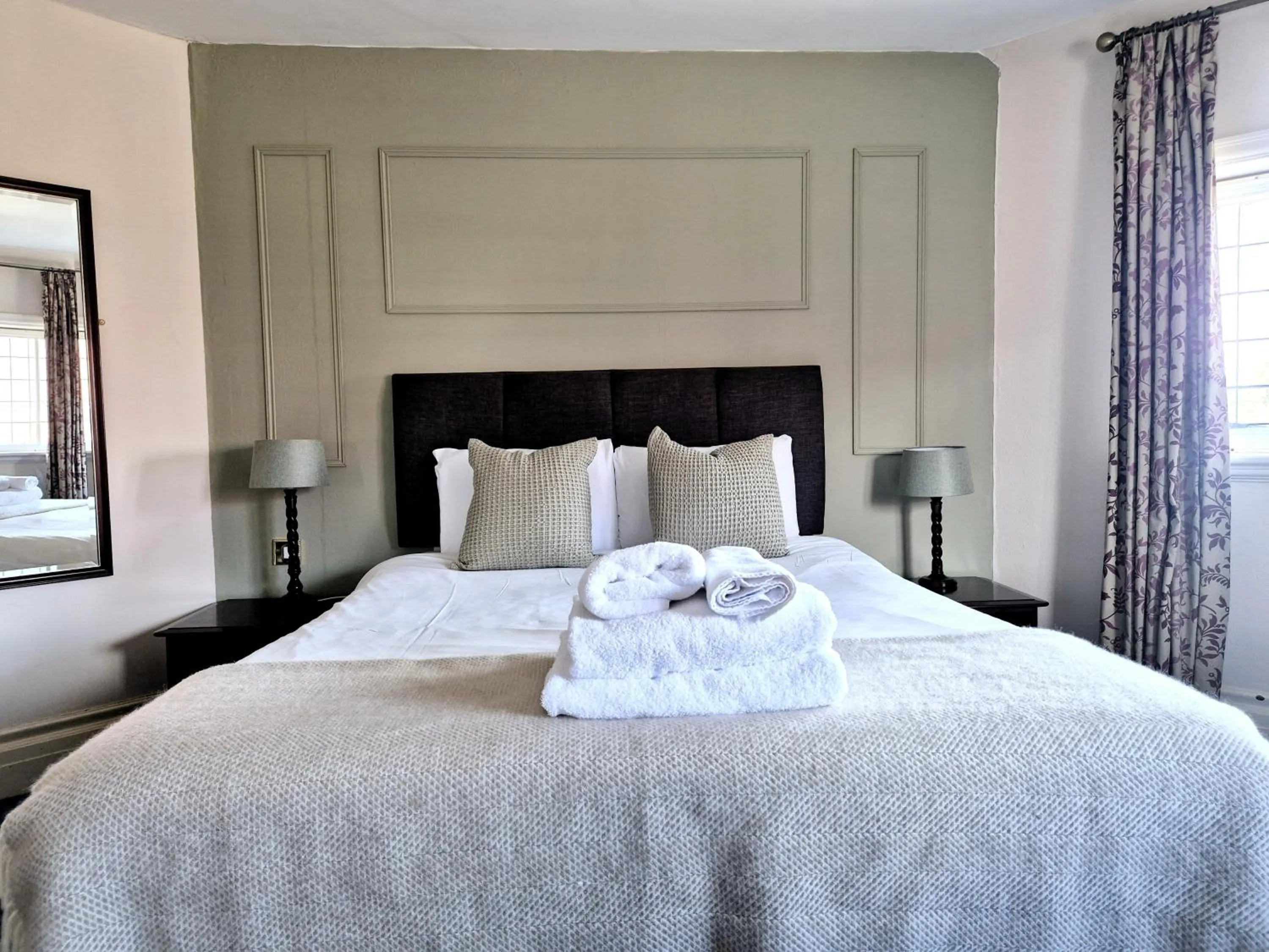 Bed in The Devil's Punchbowl Hotel