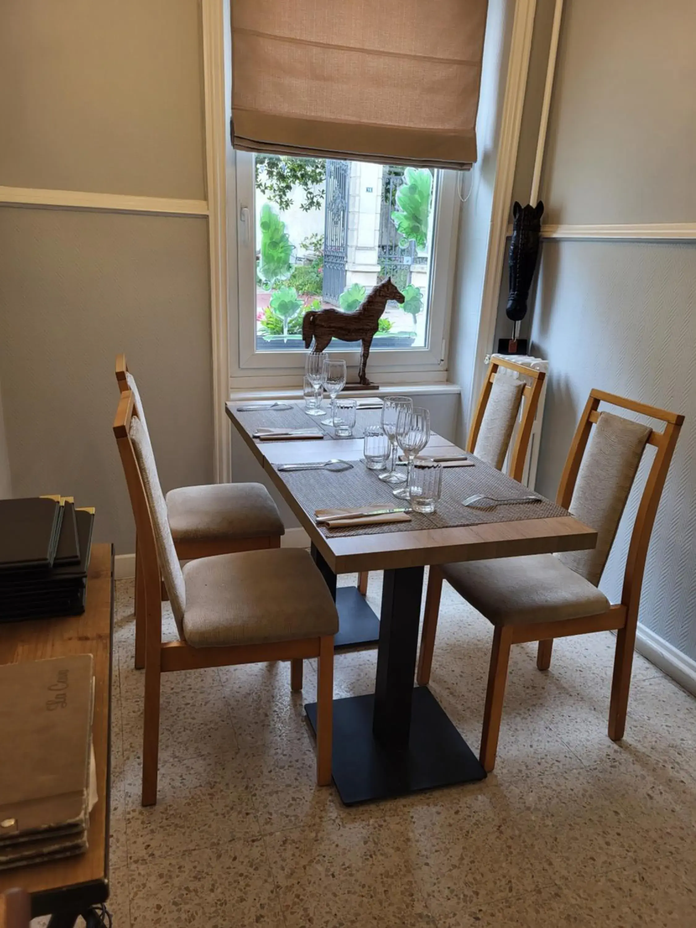 Restaurant/places to eat in Logis Hôtel Restaurant de France Restaurant/places to eat in Logis Hôtel Restaurant de France