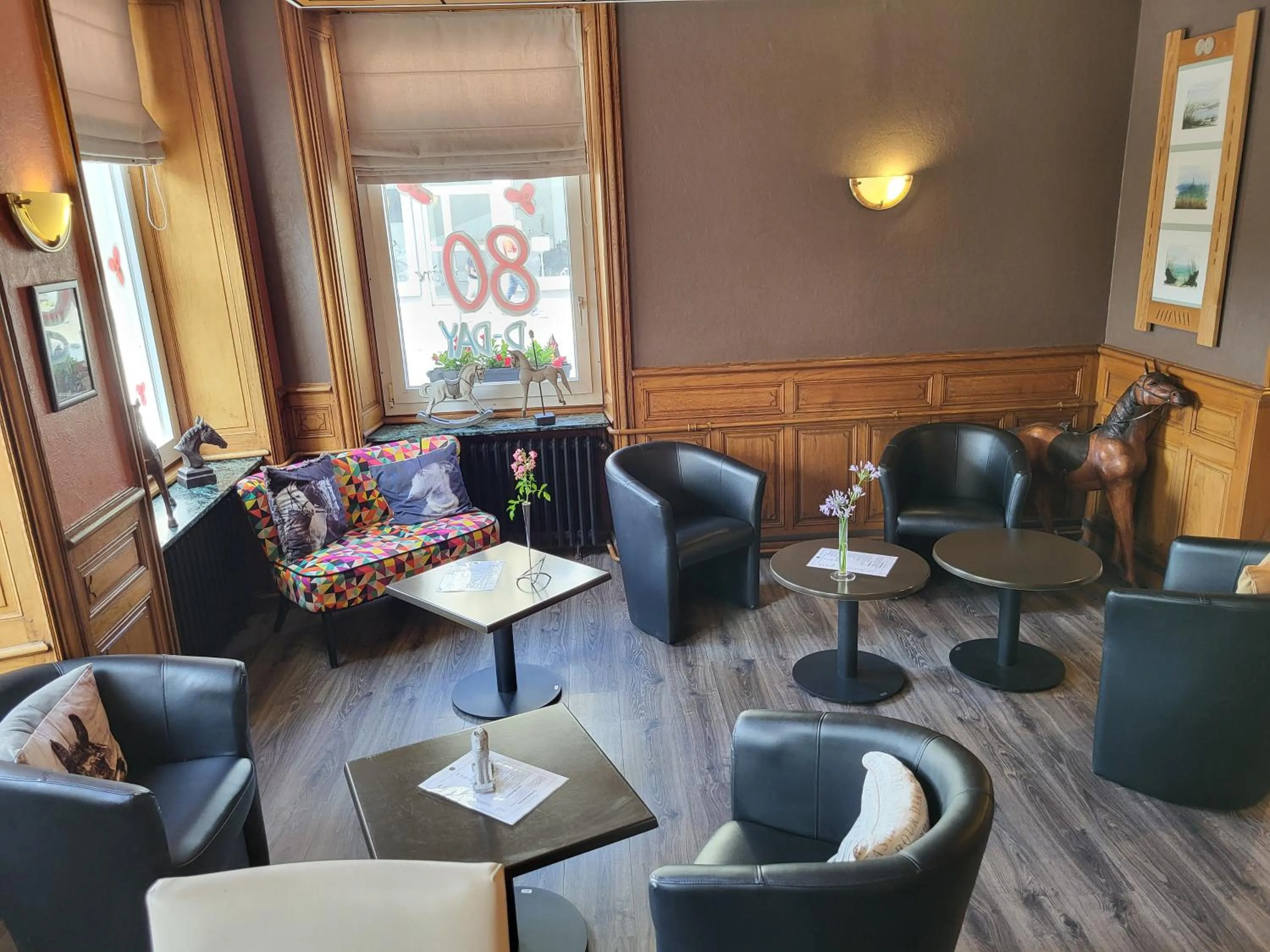 Property building in Logis Hôtel Restaurant de France