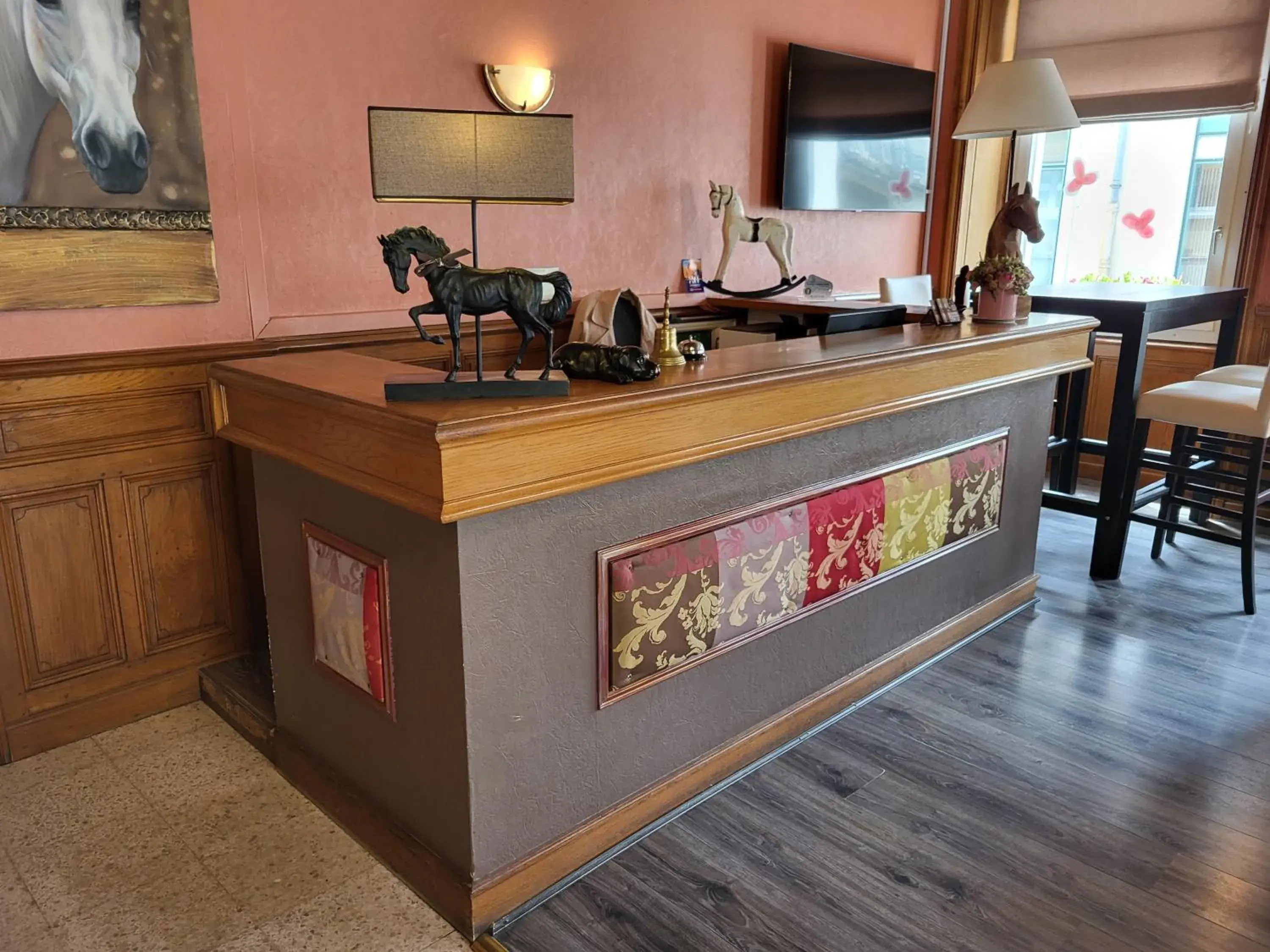 Property building in Logis Hôtel Restaurant de France Property building in Logis Hôtel Restaurant de France