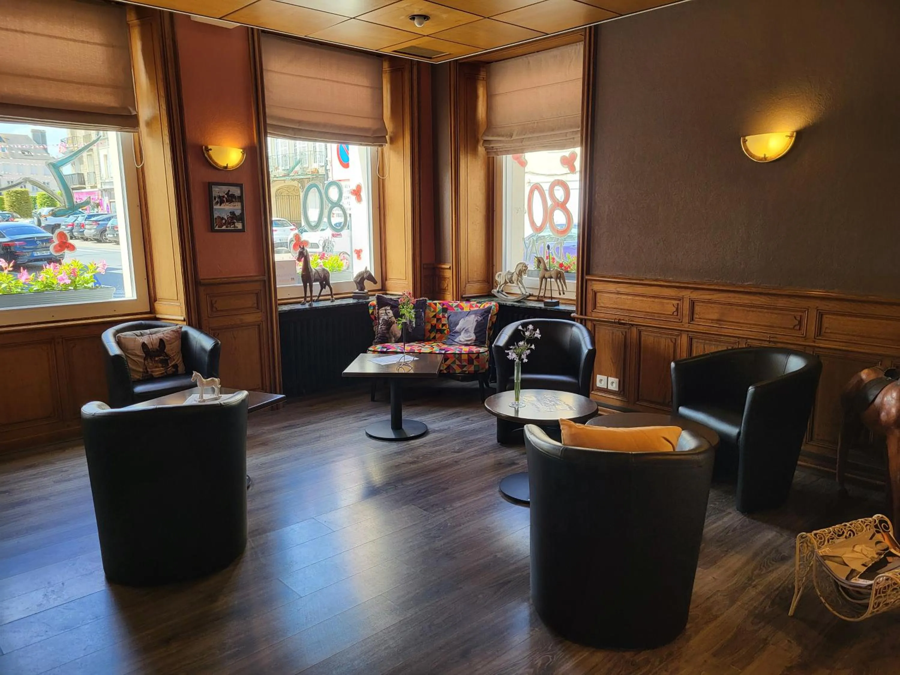 Property building in Logis Hôtel Restaurant de France