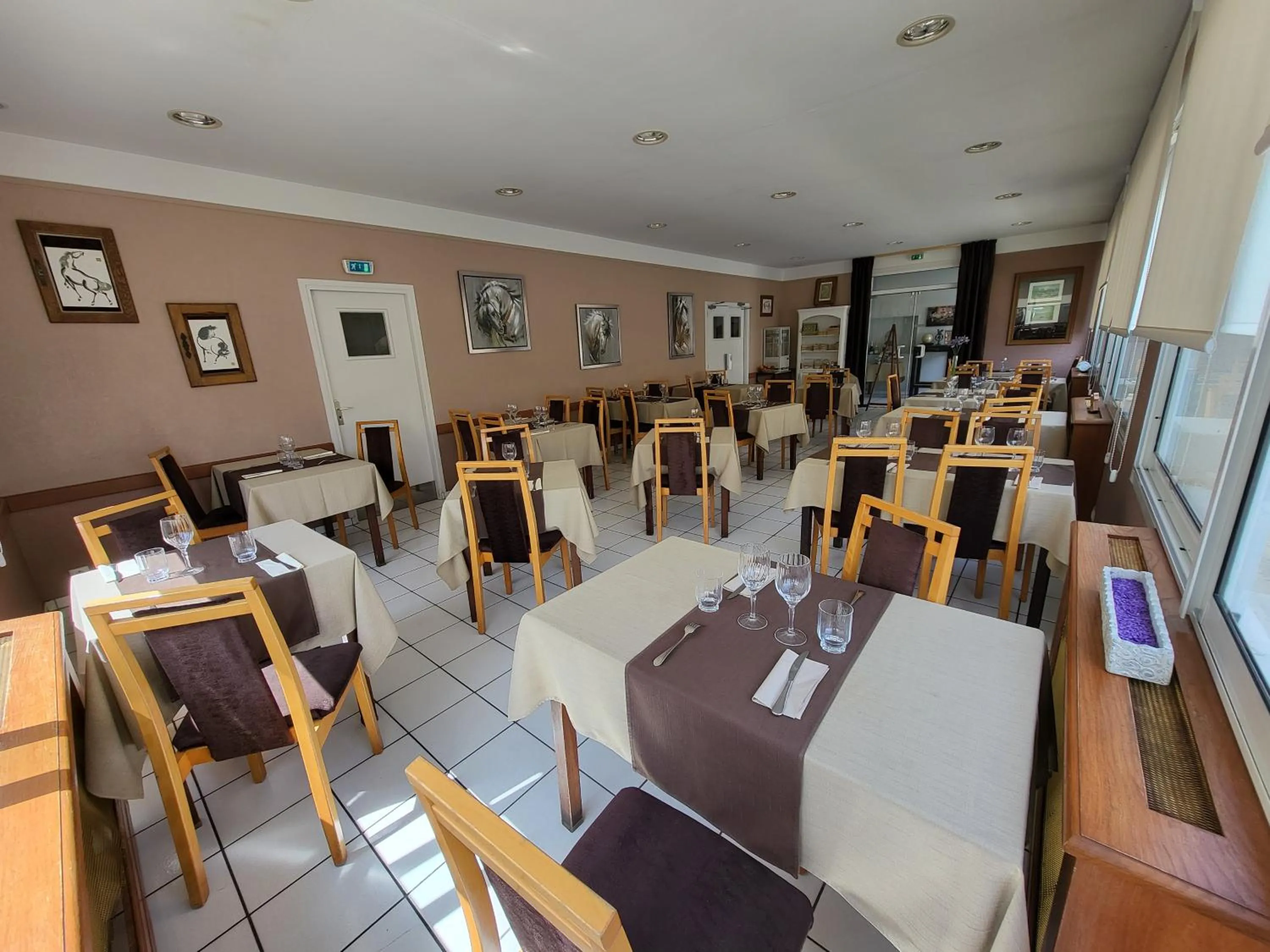 Restaurant/places to eat in Logis Hôtel Restaurant de France