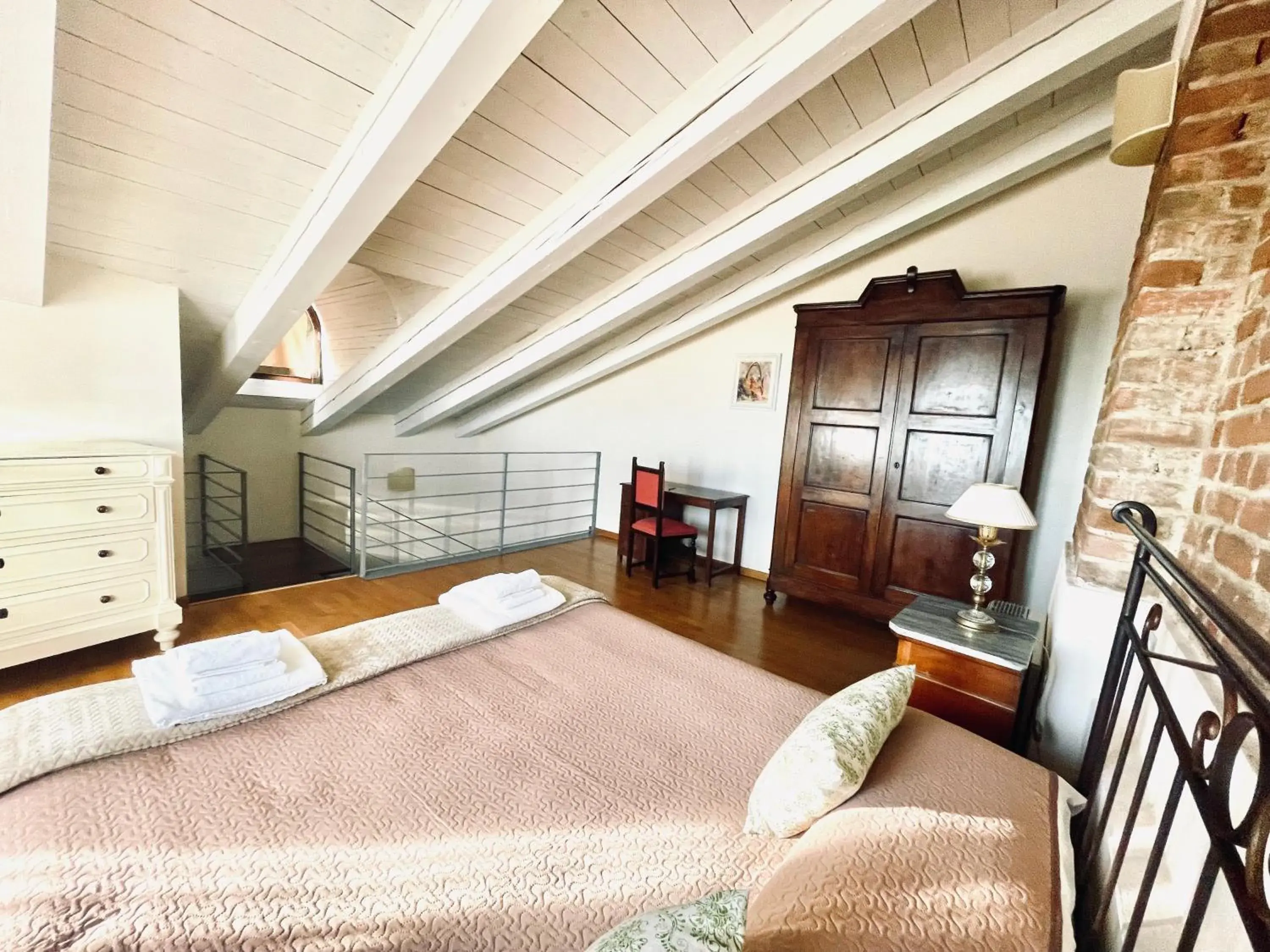 Bed in Relais Palazzo Paleologi Sec.XIV Bed in Relais Palazzo Paleologi Sec.XIV