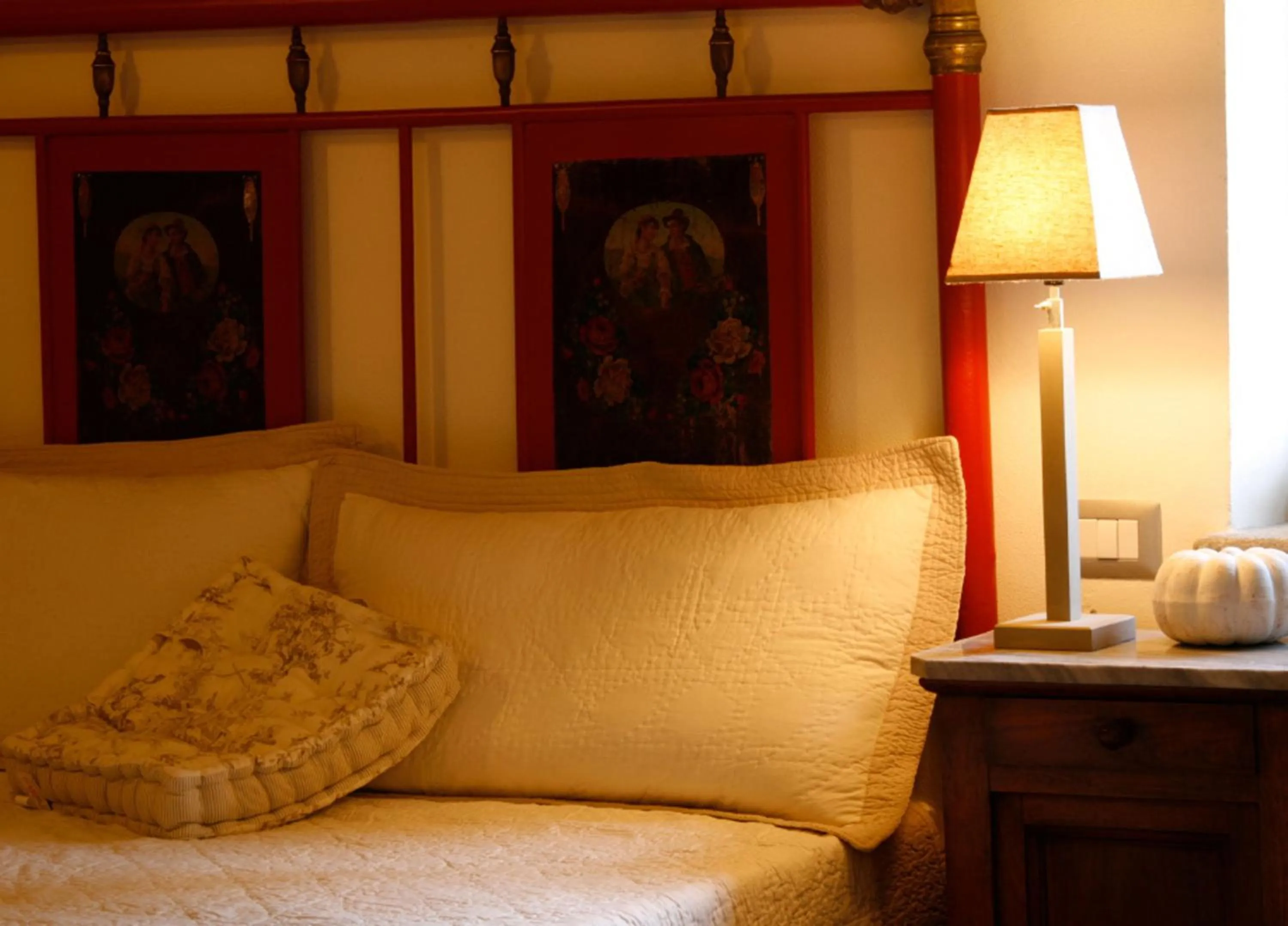 Bed in Relais Palazzo Paleologi Sec.XIV