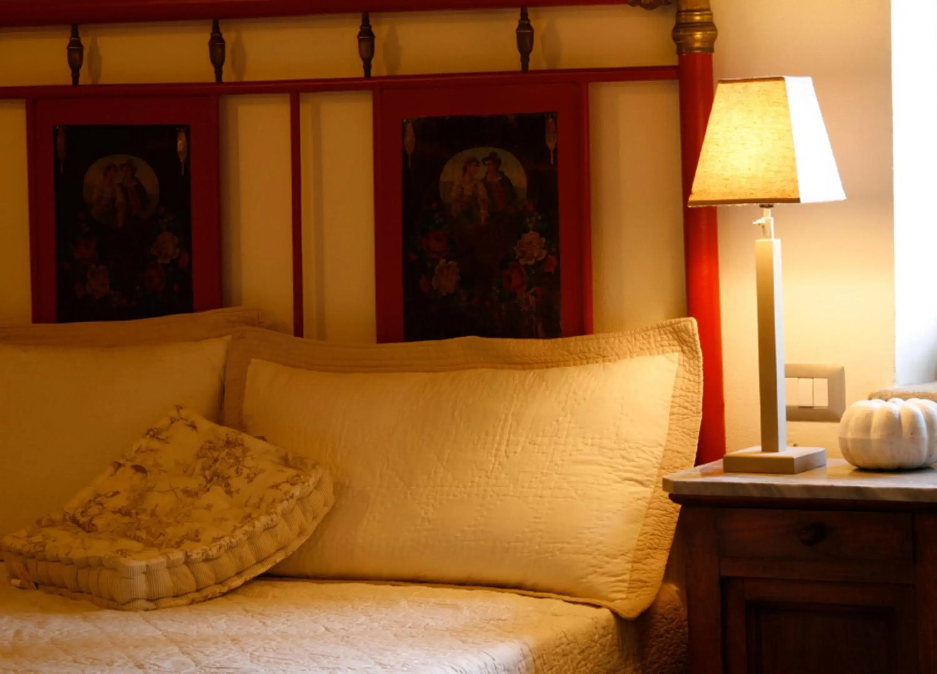 Bed in Relais Palazzo Paleologi Sec.XIV Bed in Relais Palazzo Paleologi Sec.XIV