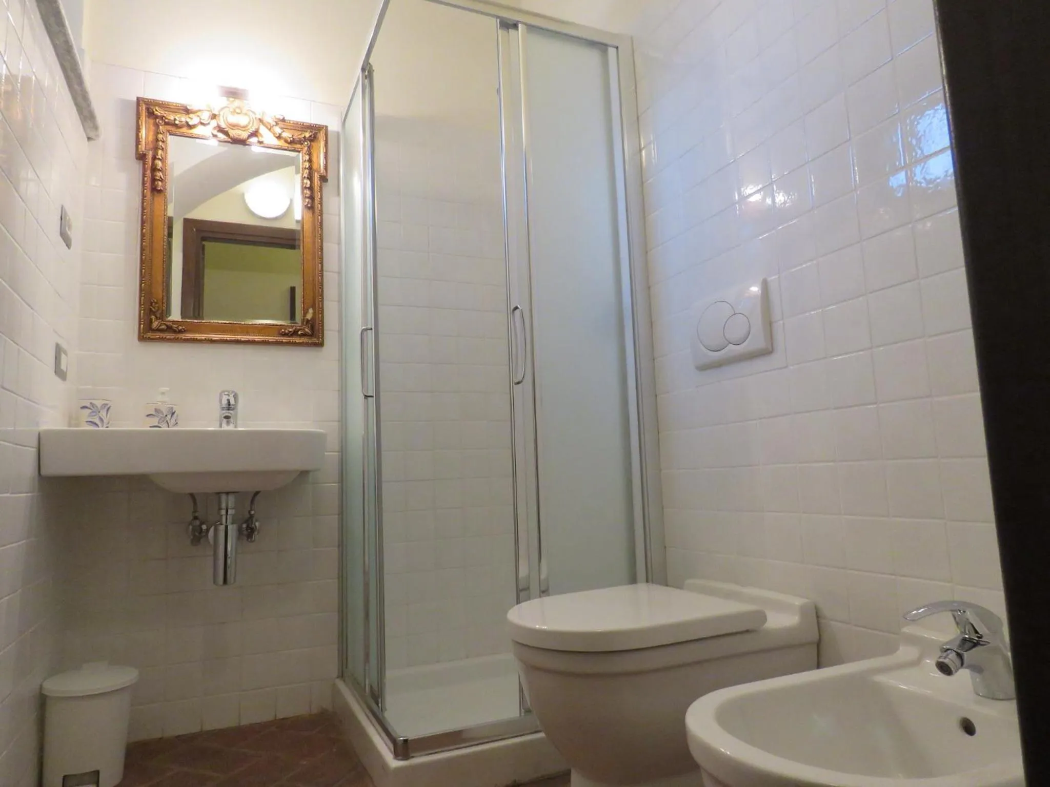 Bathroom in Relais Palazzo Paleologi Sec.XIV