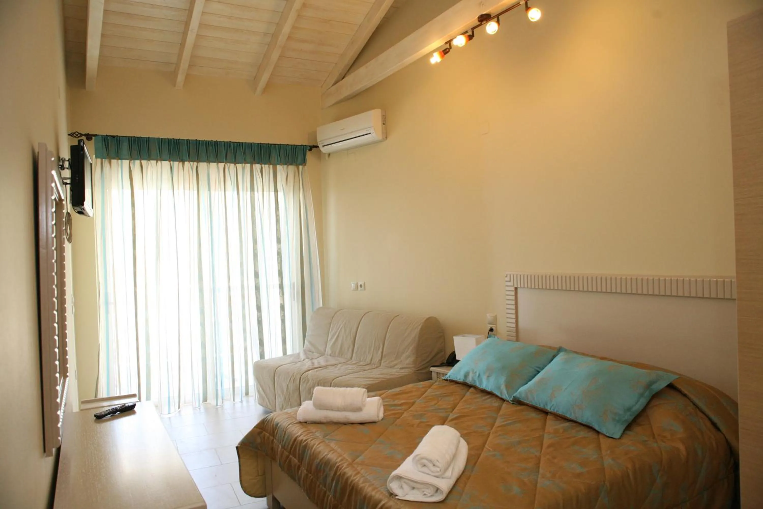 Bedroom, Bed in Rouda Village