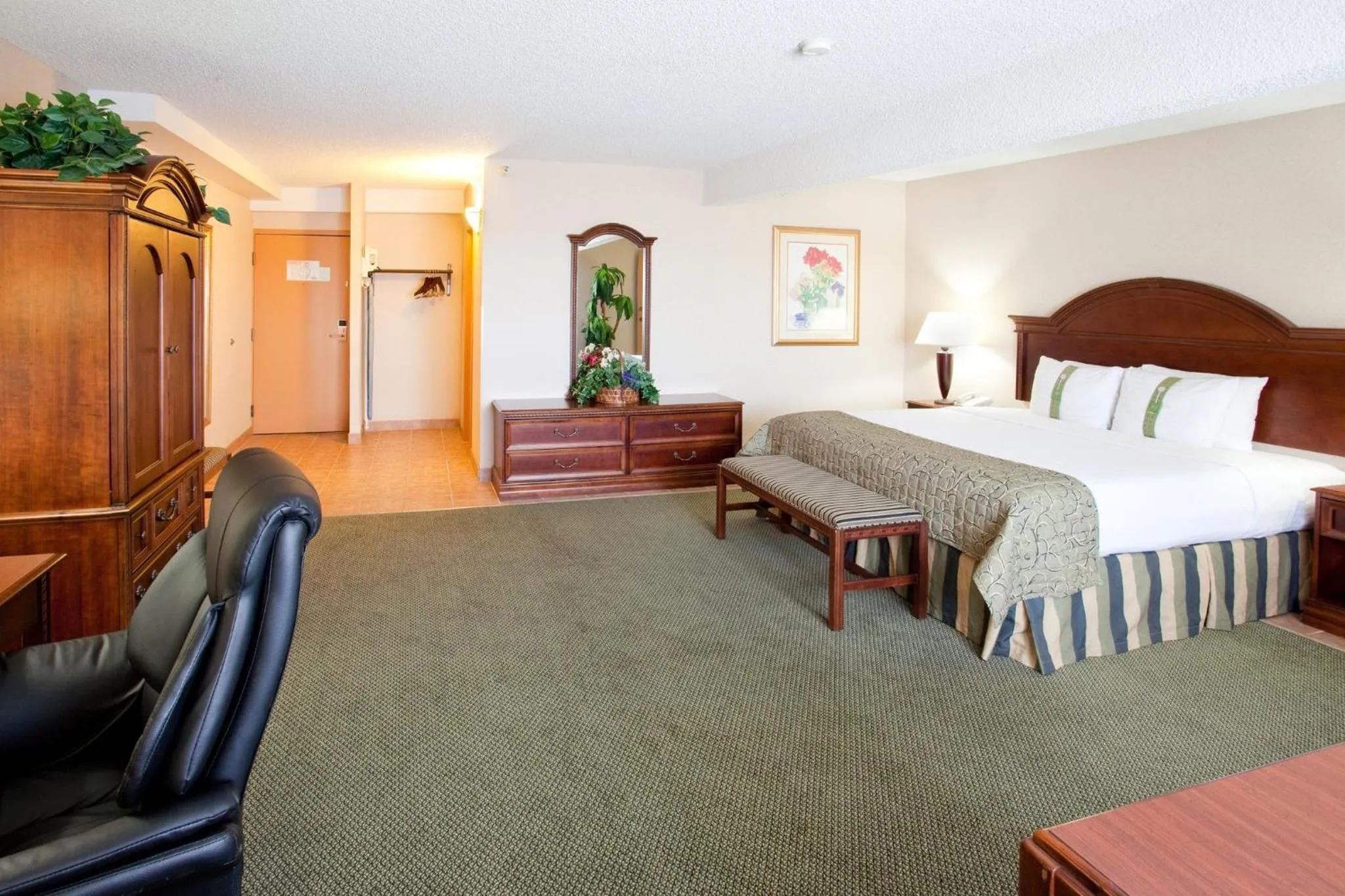 Photo of the whole room, Bed in Holiday Inn Great Falls-Convention Center by IHG