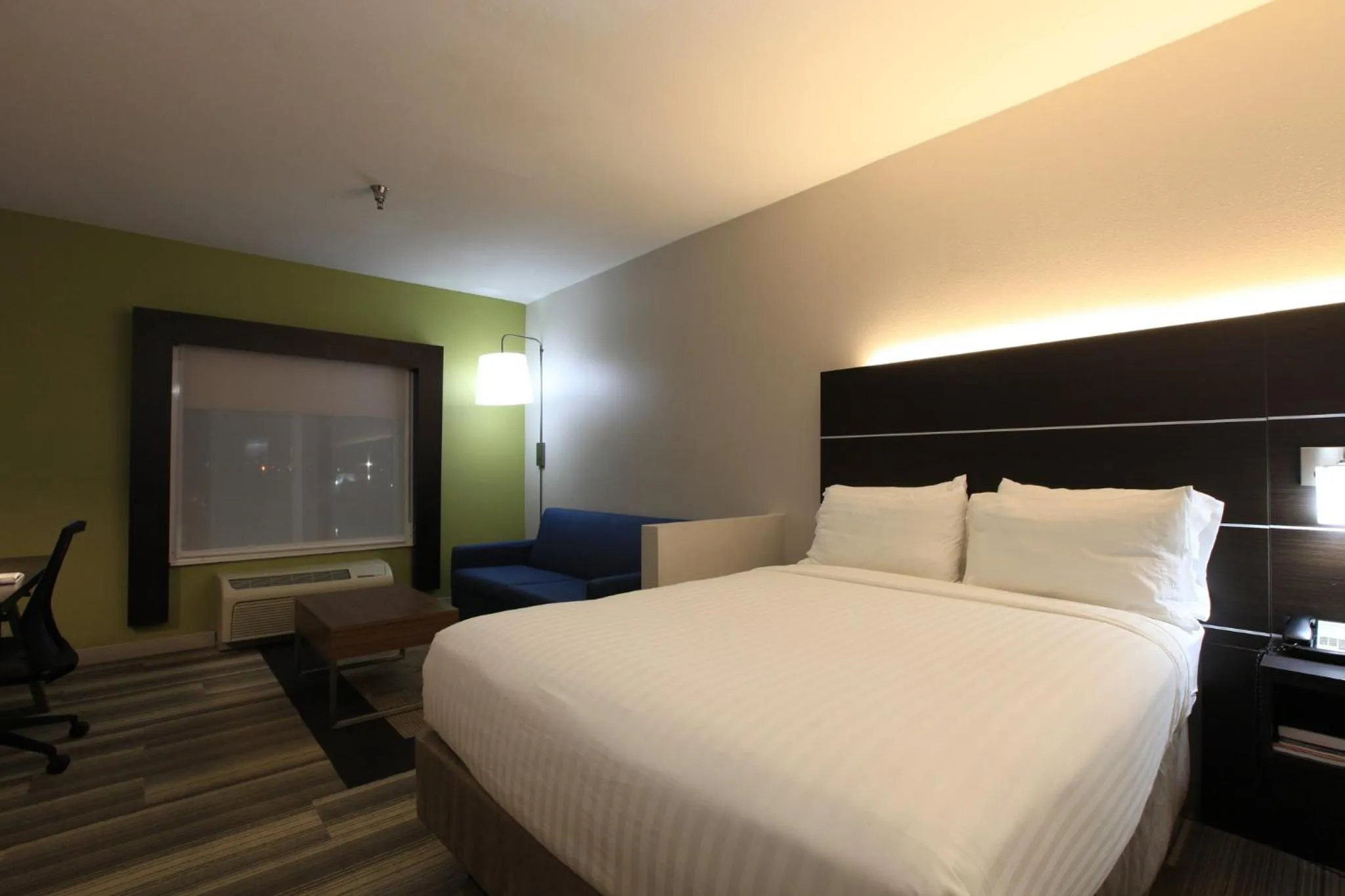 Bedroom, Bed in Holiday Inn Express & Suites Chattanooga-Hixson by IHG