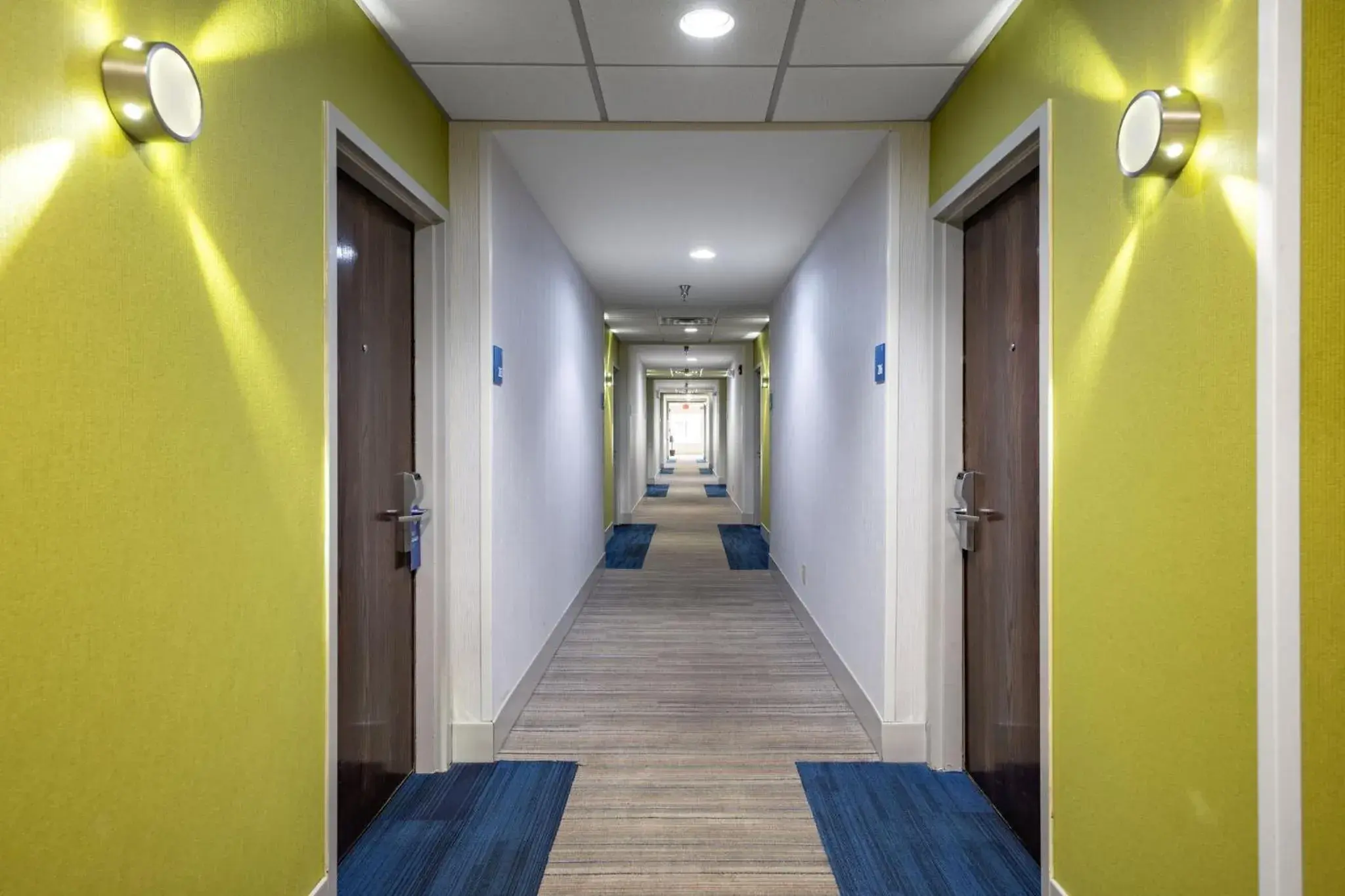 Lobby or reception in Holiday Inn Express & Suites Chattanooga-Hixson by IHG Lobby or reception in Holiday Inn Express & Suites Chattanooga-Hixson by IHG