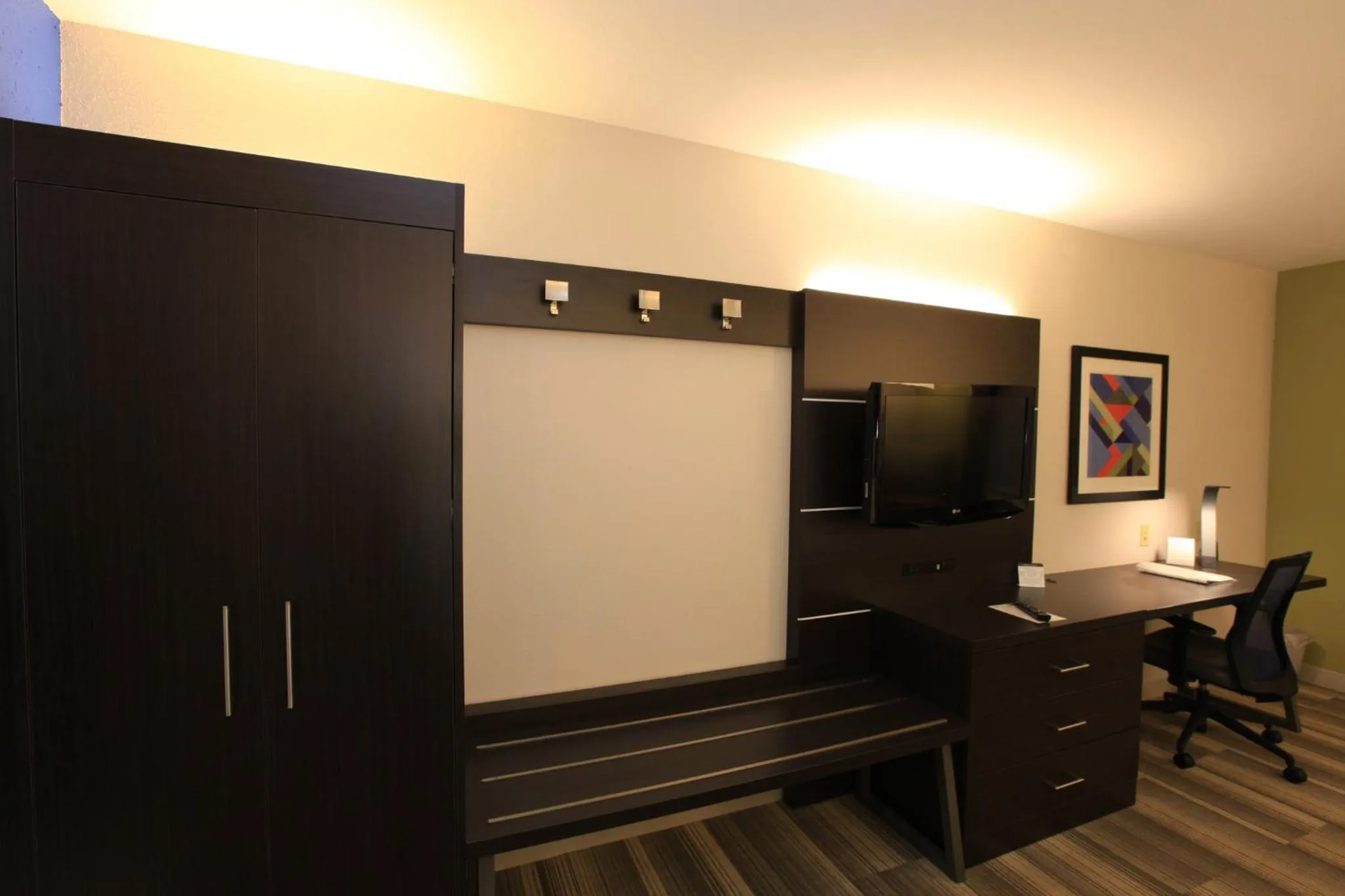 Photo of the whole room in Holiday Inn Express & Suites Chattanooga-Hixson by IHG