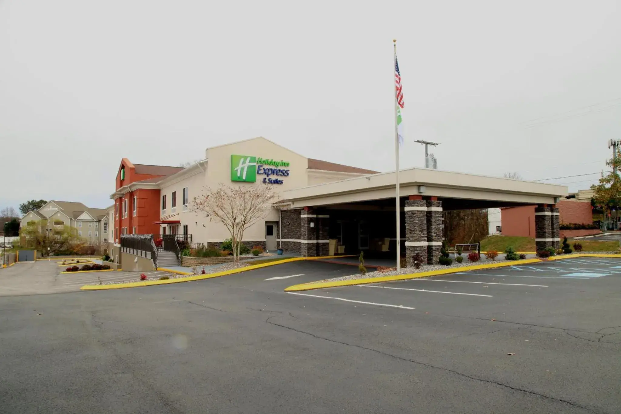 Property building in Holiday Inn Express & Suites Chattanooga-Hixson by IHG Property building in Holiday Inn Express & Suites Chattanooga-Hixson by IHG