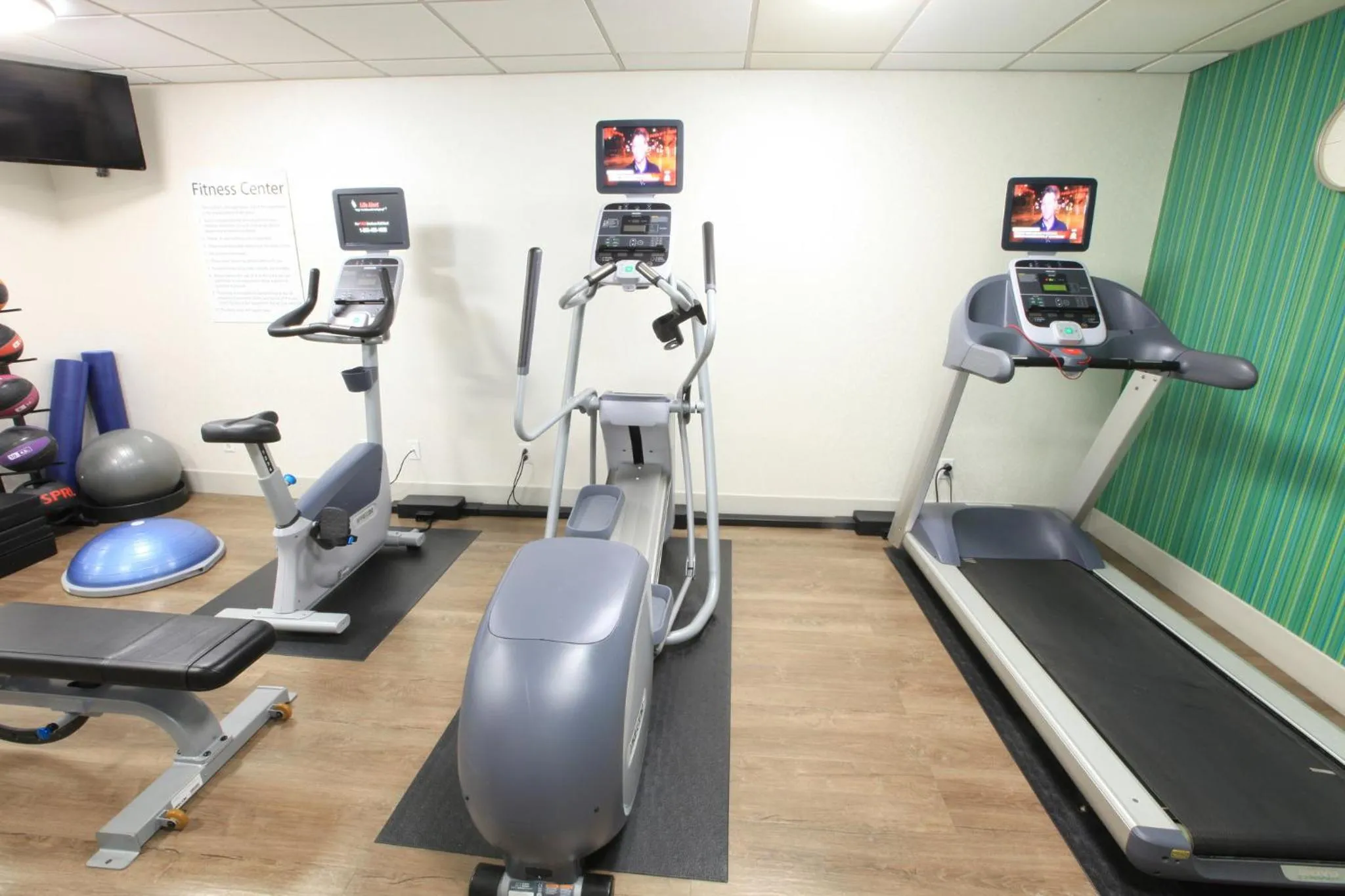 Fitness centre/facilities in Holiday Inn Express & Suites Chattanooga-Hixson by IHG