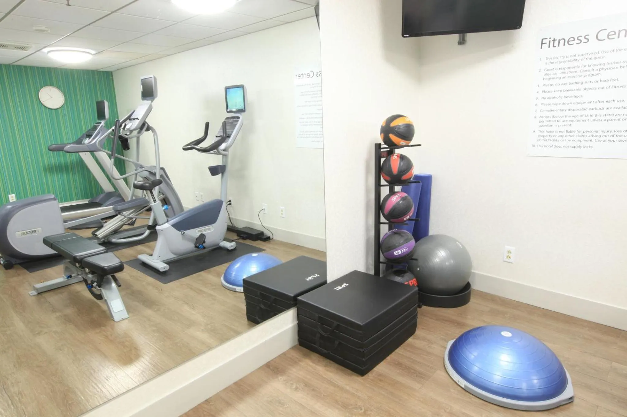 Fitness centre/facilities in Holiday Inn Express & Suites Chattanooga-Hixson by IHG