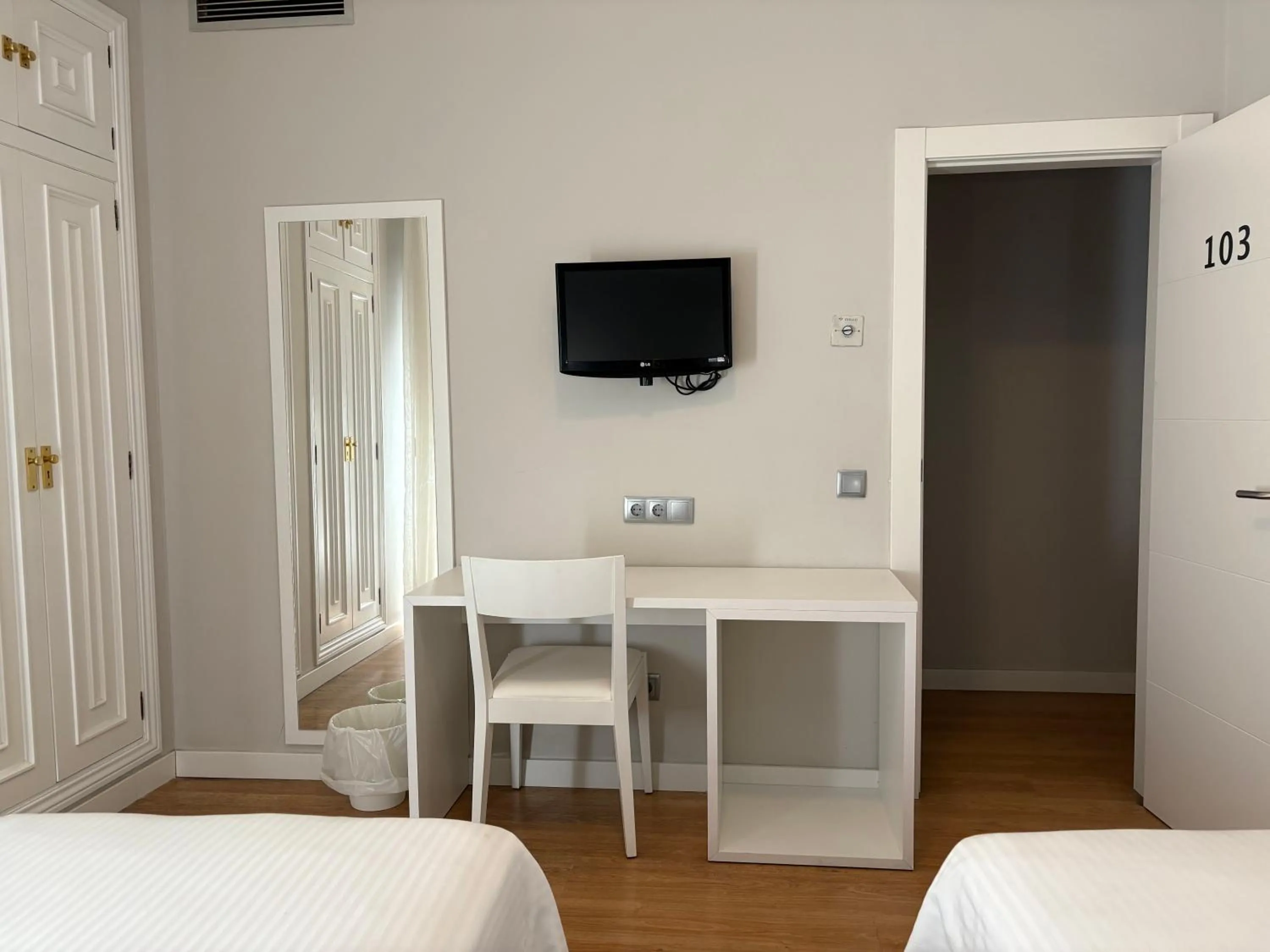 Bedroom, Bed in Hotel Amefa