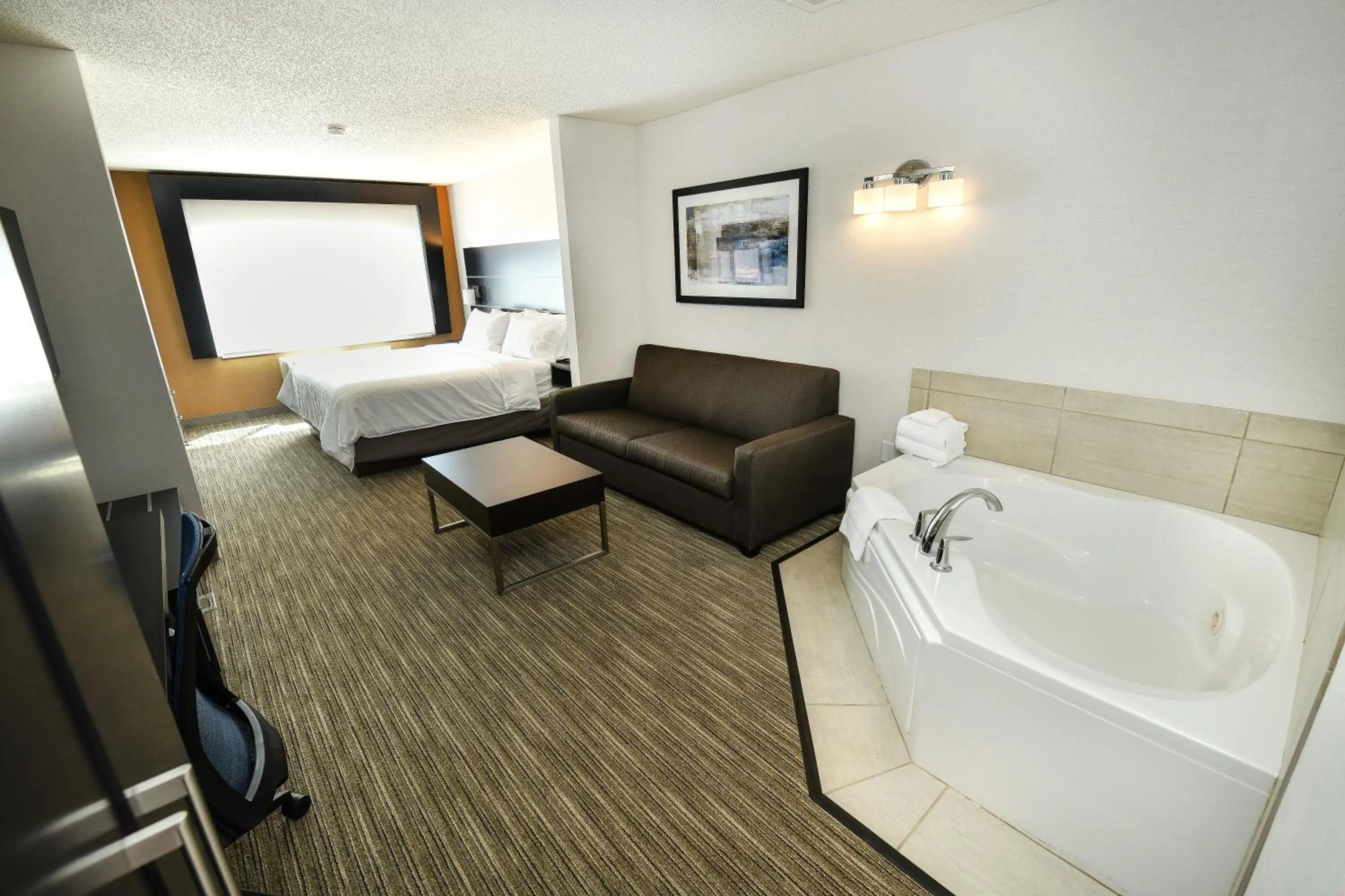 Photo of the whole room, Bed in Holiday Inn Express Hotel & Suites Grand Forks by IHG