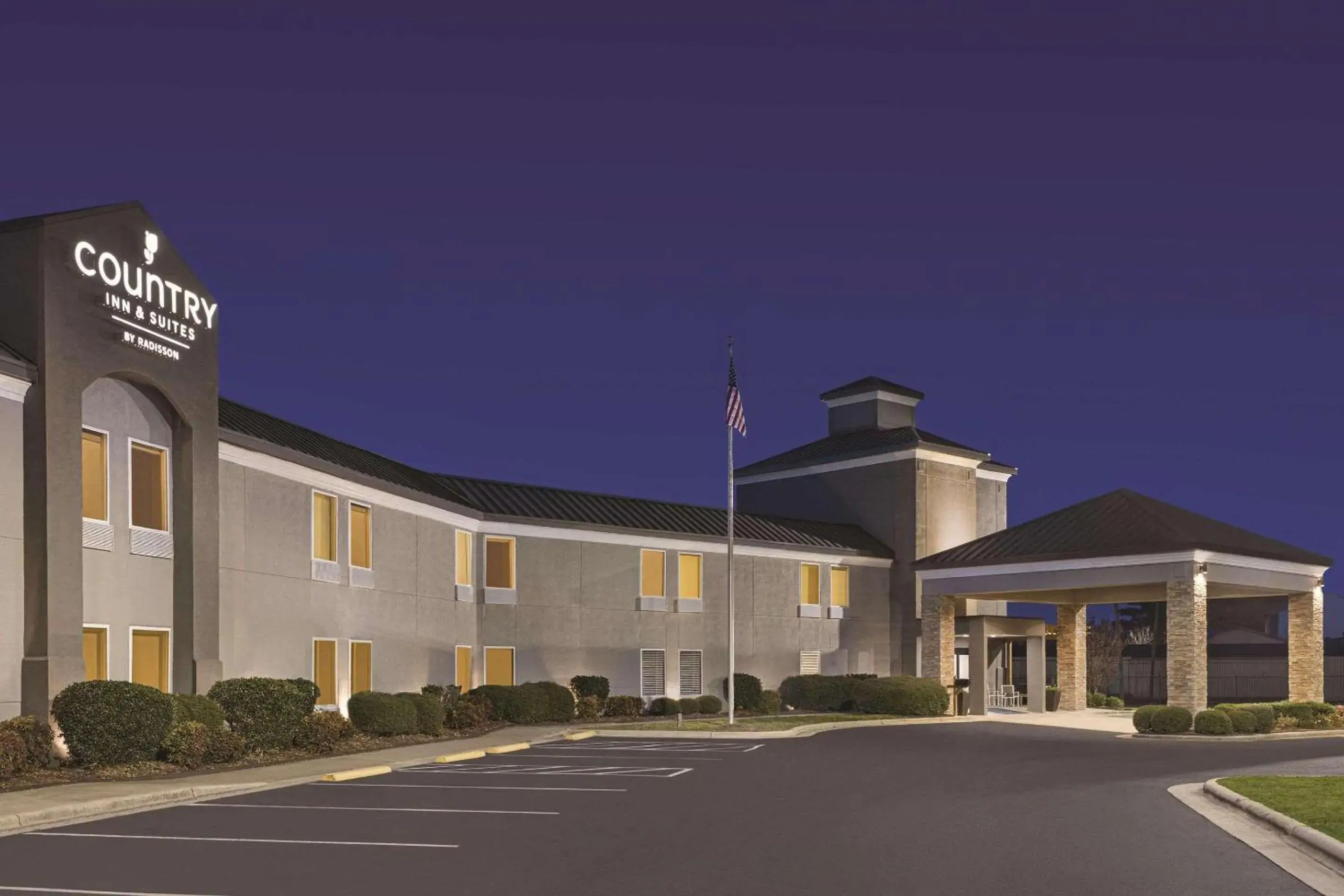 Property building in Country Inn & Suites by Radisson, Dunn, NC Property building in Country Inn & Suites by Radisson, Dunn, NC