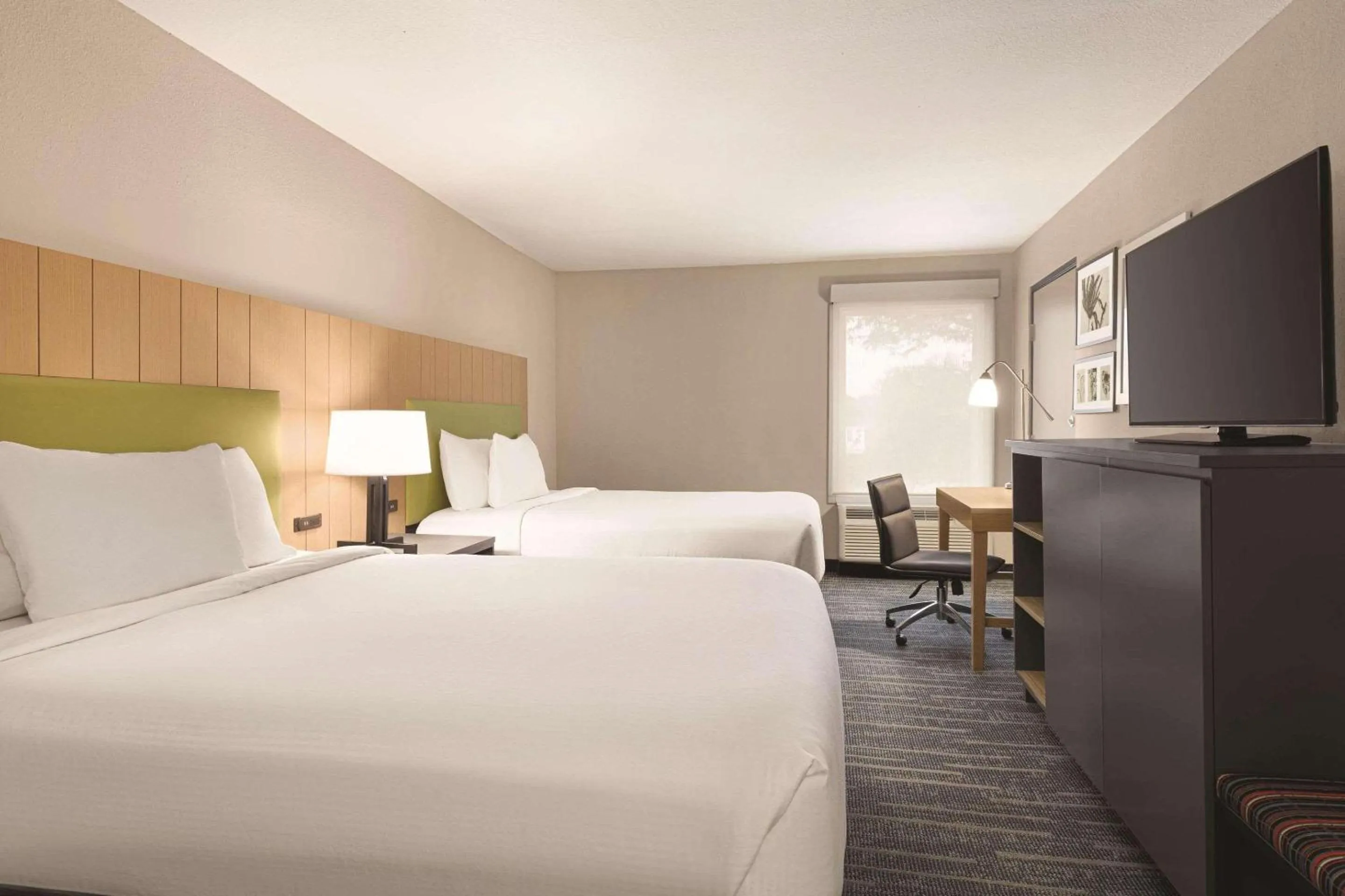 Bedroom, Bed in Country Inn & Suites by Radisson, Dunn, NC