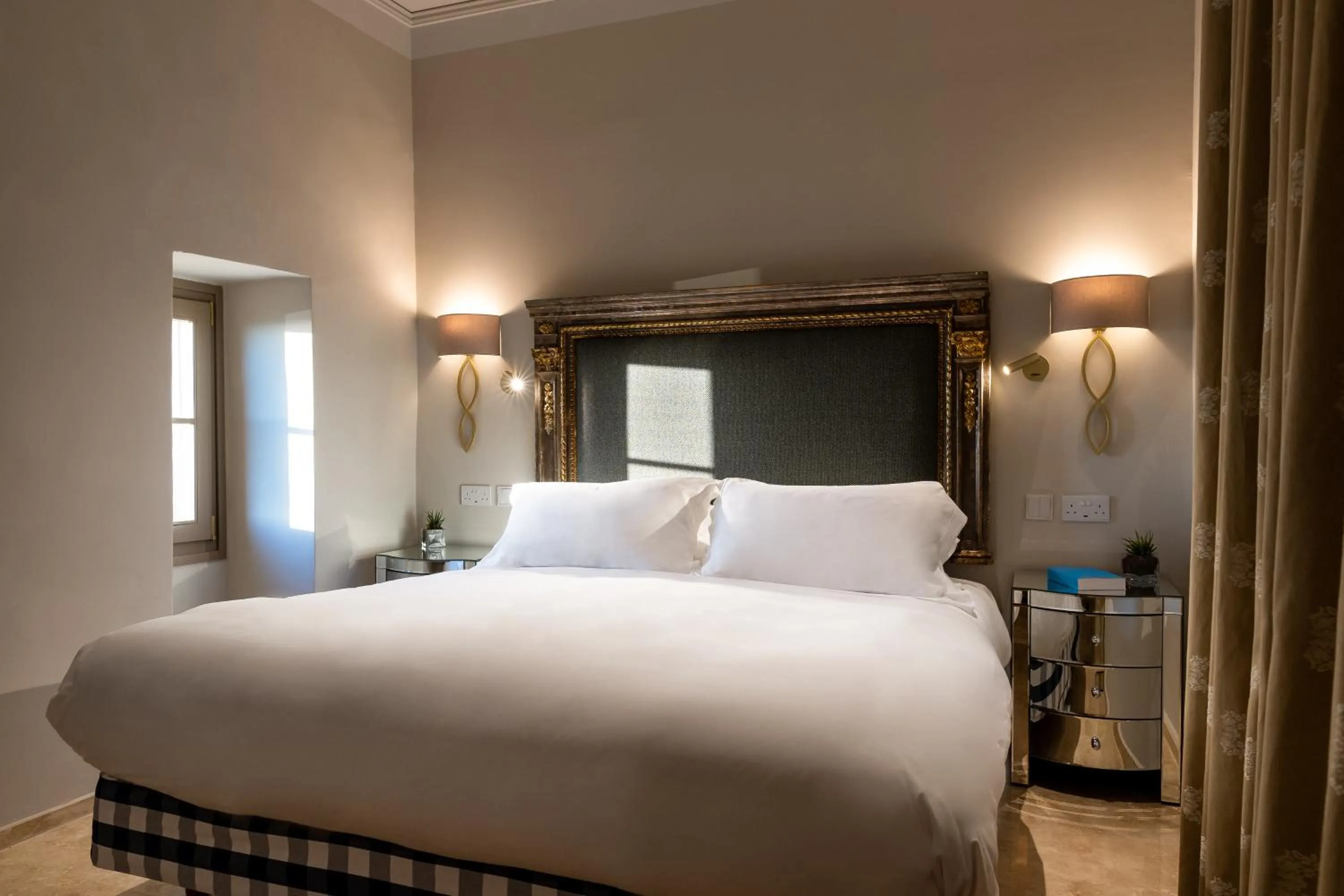 Bed in The Xara Palace Relais & Chateaux