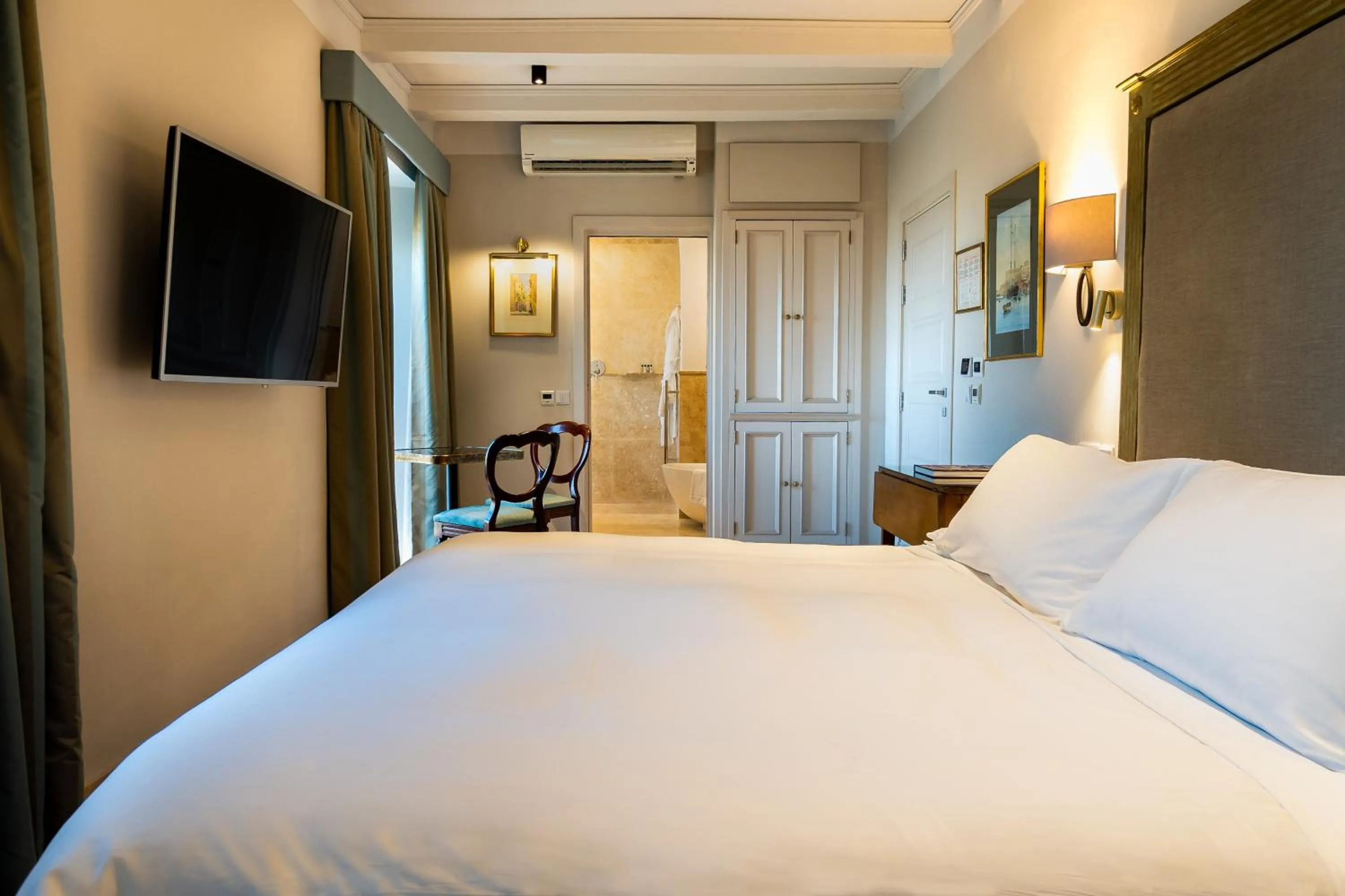 Bedroom, Bed in The Xara Palace Relais & Chateaux