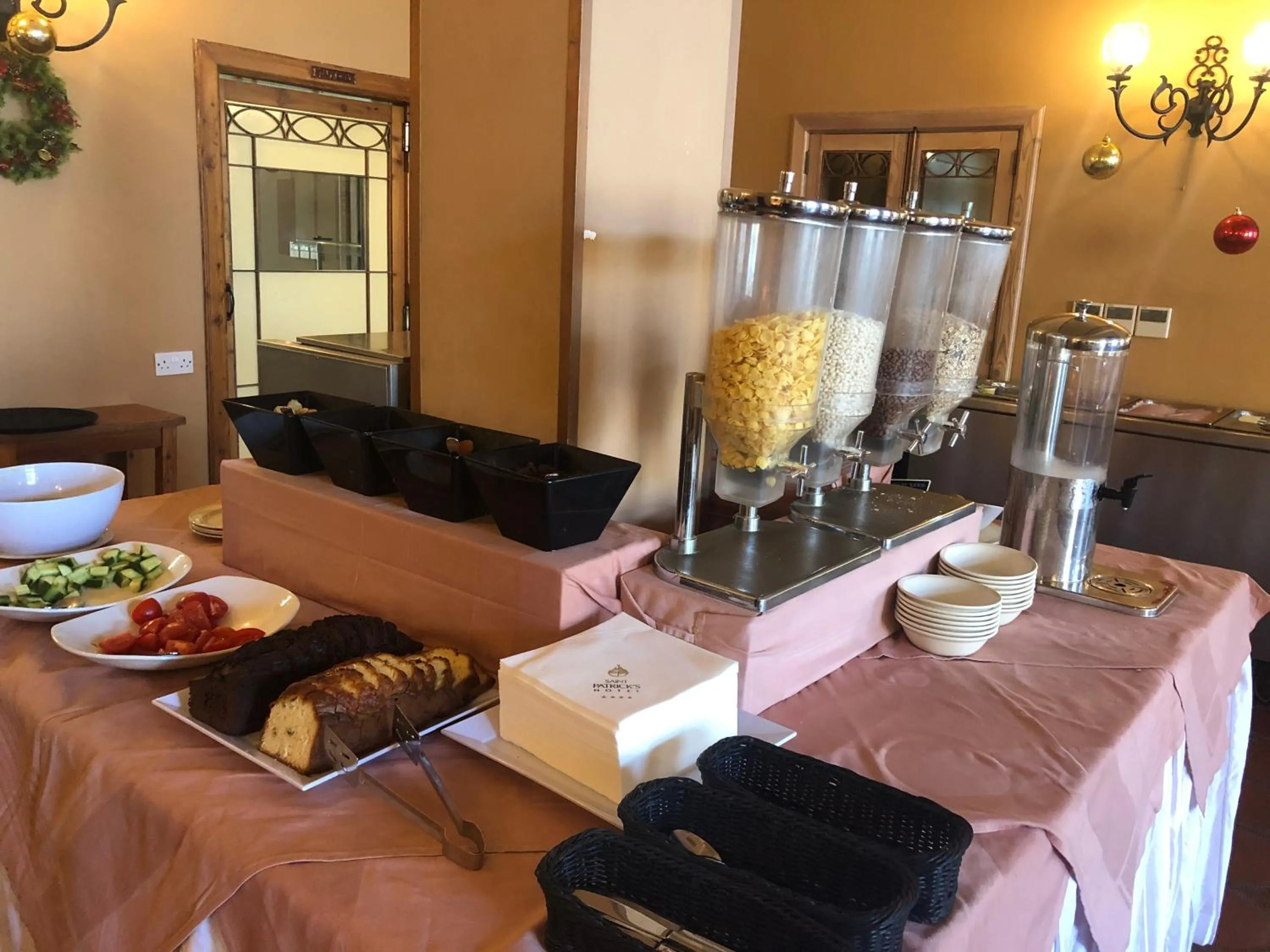 Food and drinks in St. Patrick's Hotel