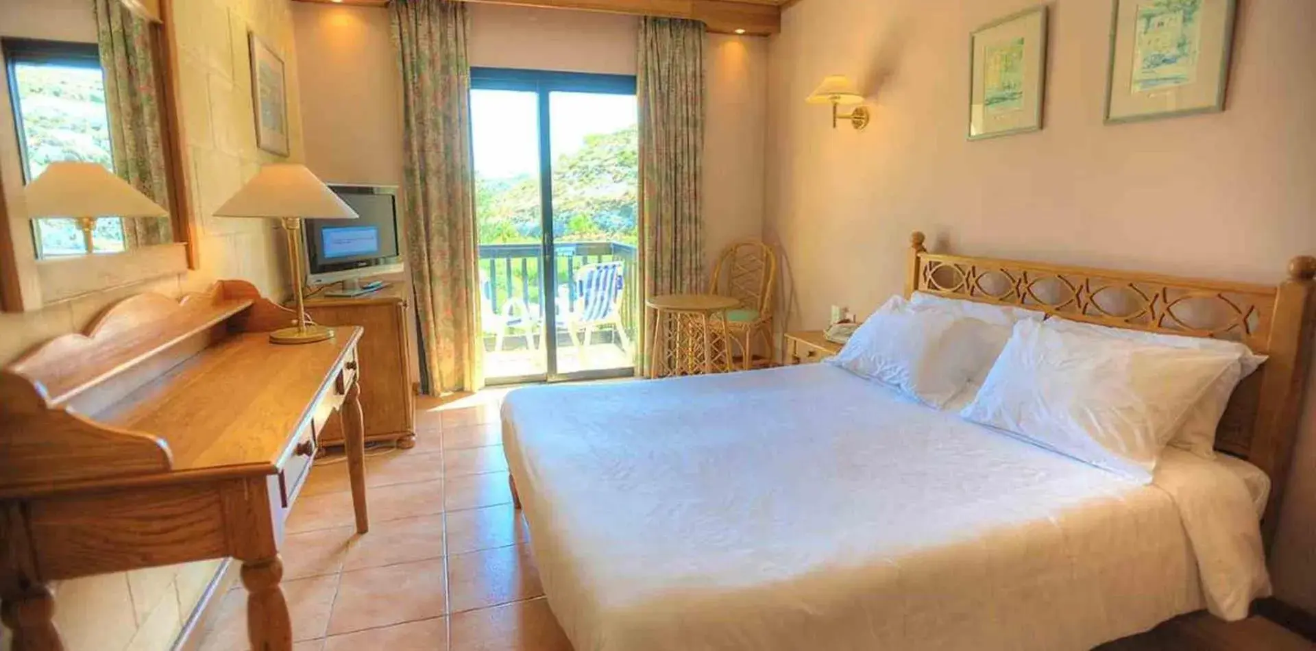 Photo of the whole room, Bed in St. Patrick's Hotel Photo of the whole room, Bed in St. Patrick's Hotel