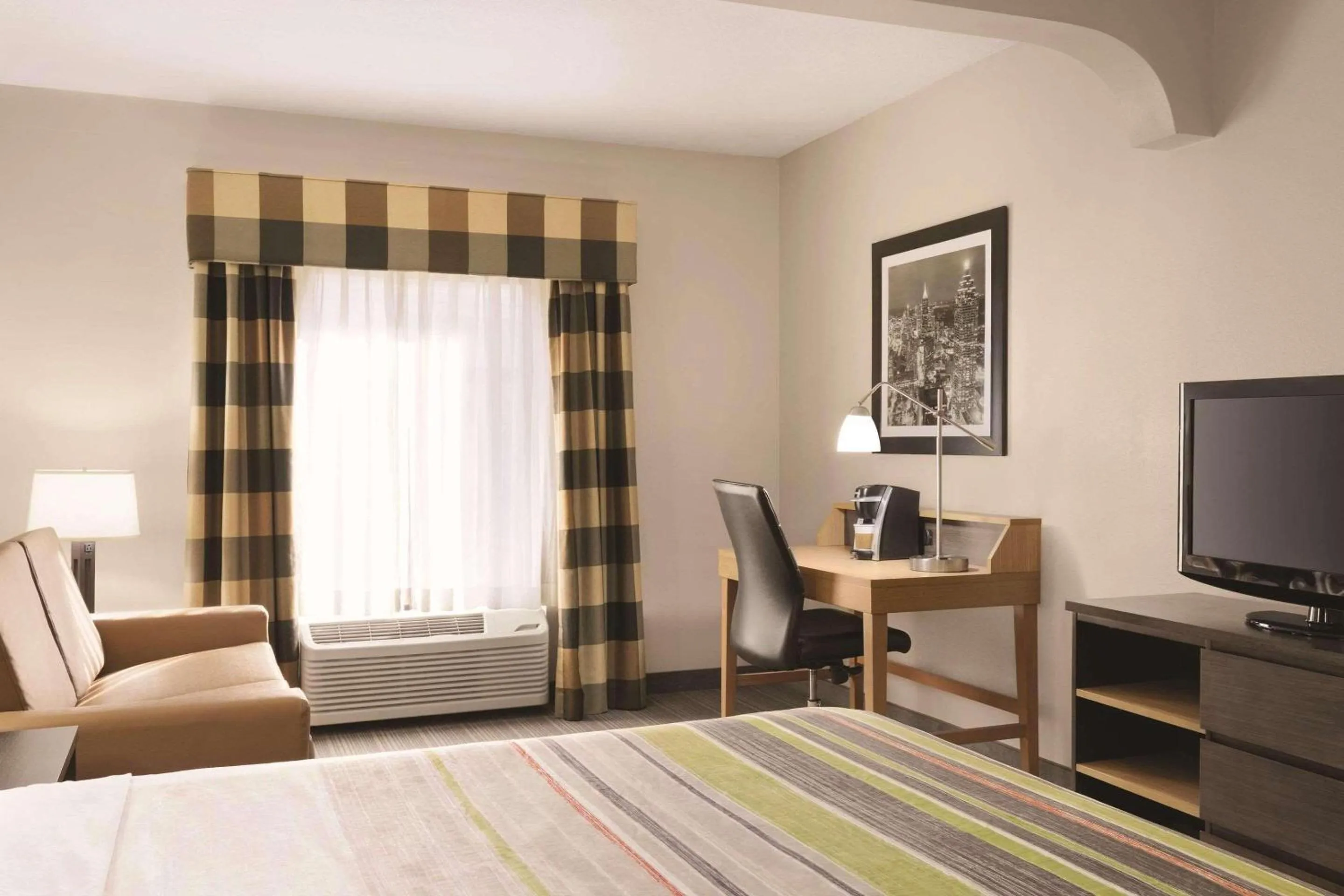 Bedroom, Bed in Country Inn & Suites by Radisson, Griffin, GA