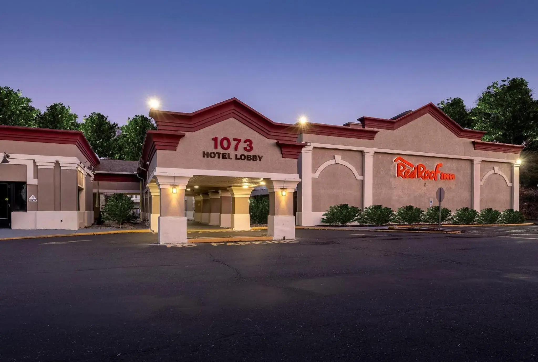 Property building in Red Roof Inn Bordentown - McGuire AFB Property building in Red Roof Inn Bordentown - McGuire AFB