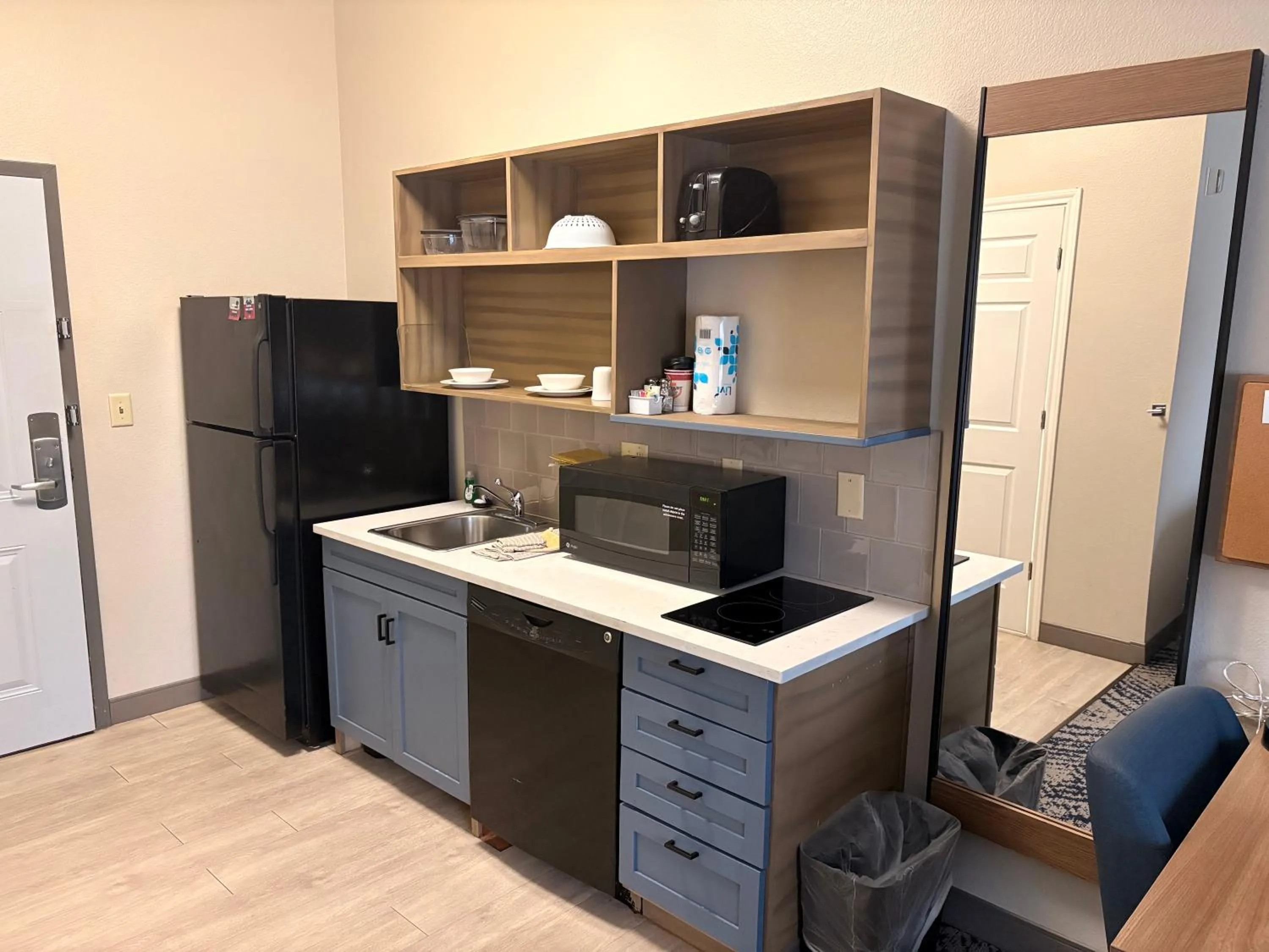 Kitchen or kitchenette in Candlewood Suites Longview by IHG