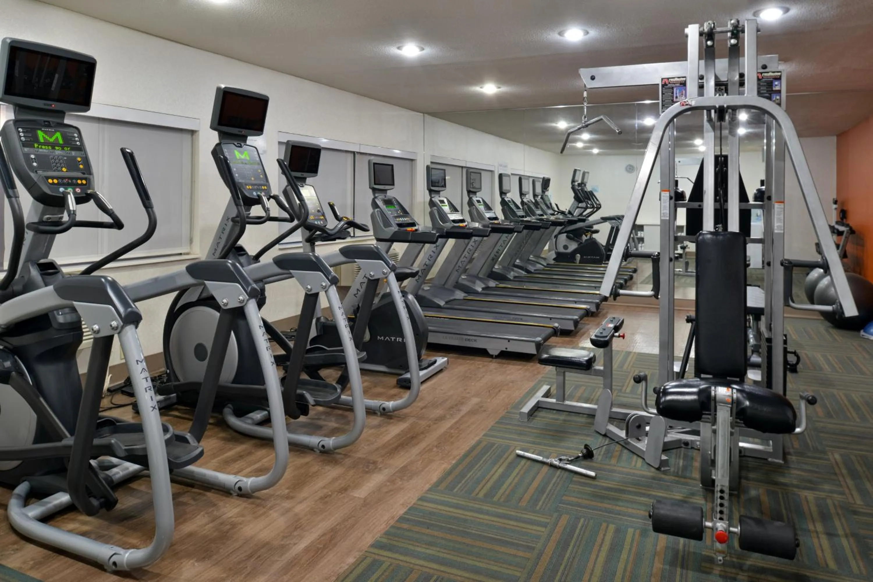 Fitness centre/facilities in Holiday Inn Express & Suites Farmington Bloomfield by IHG