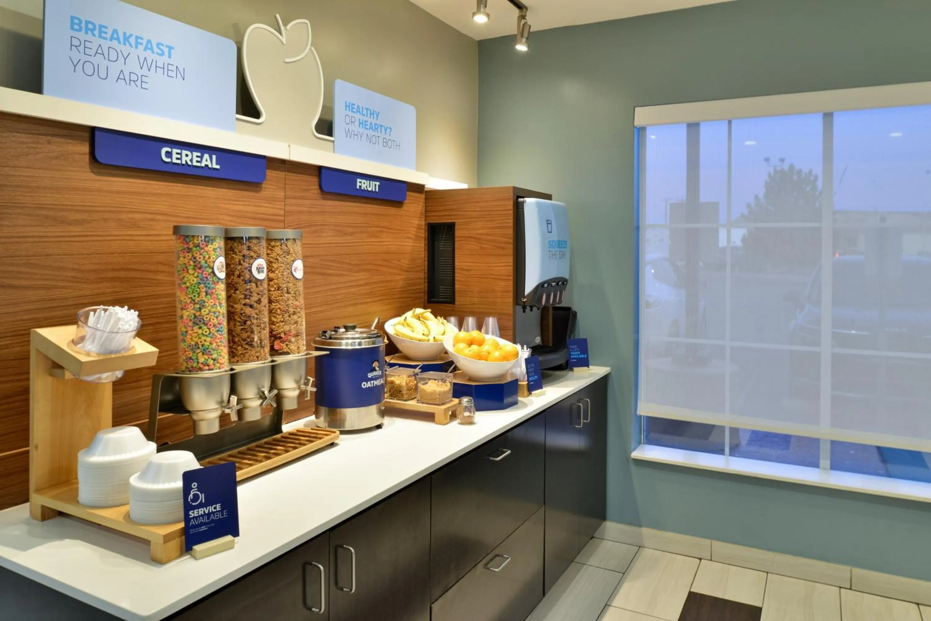 Breakfast in Holiday Inn Express & Suites Farmington Bloomfield by IHG