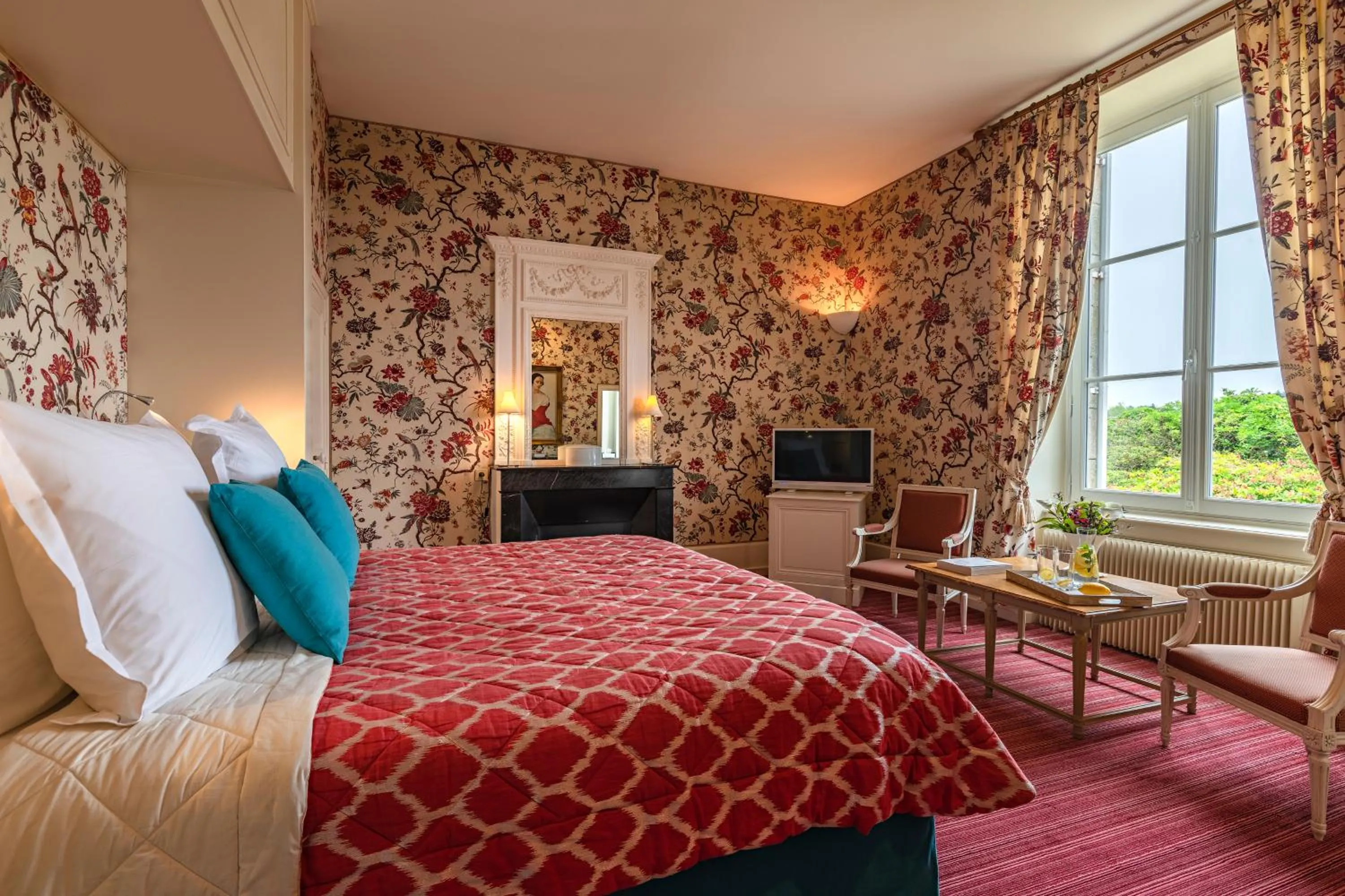 Bedroom, Bed in La Chapelle Saint Martin