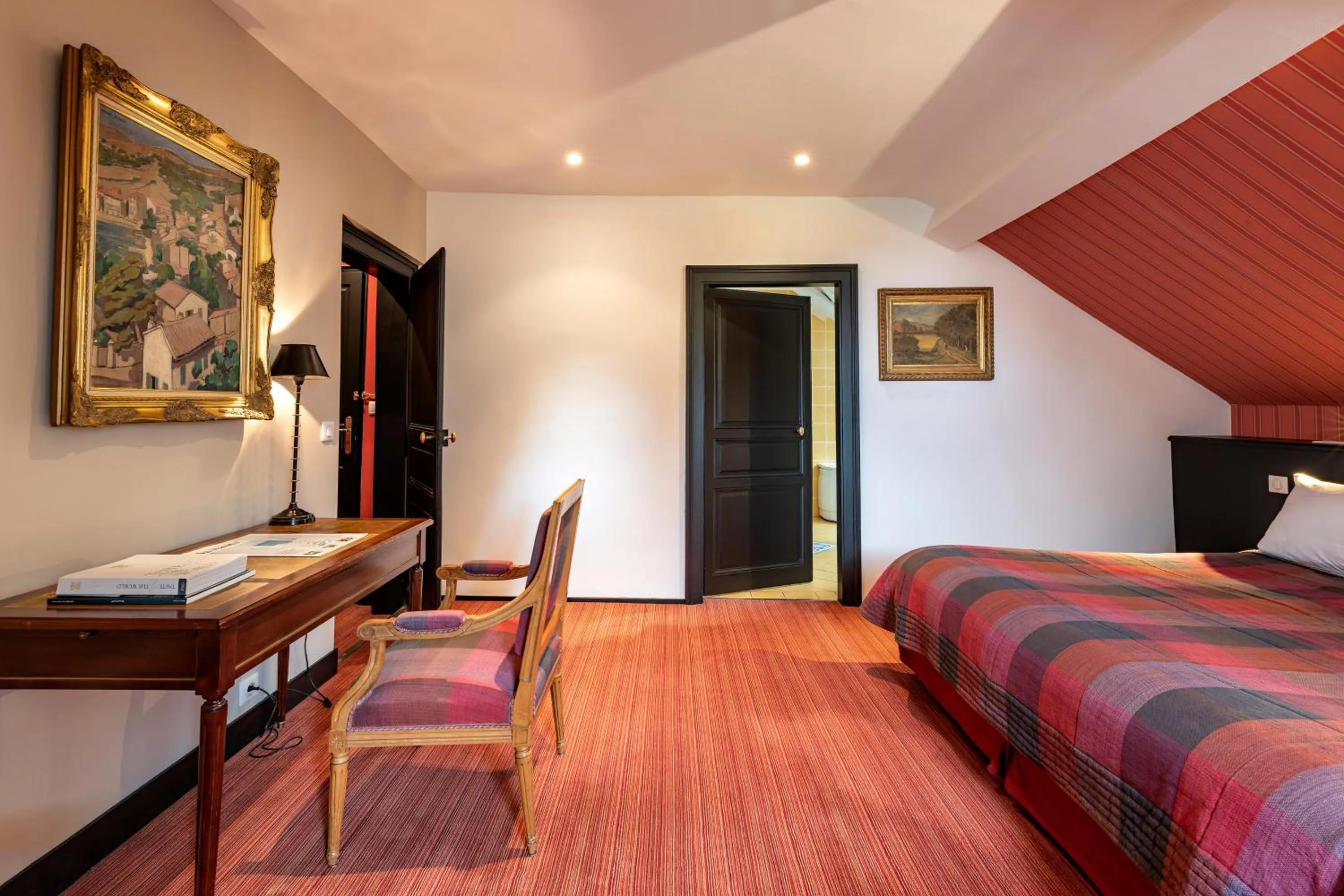 Bedroom, Bed in La Chapelle Saint Martin