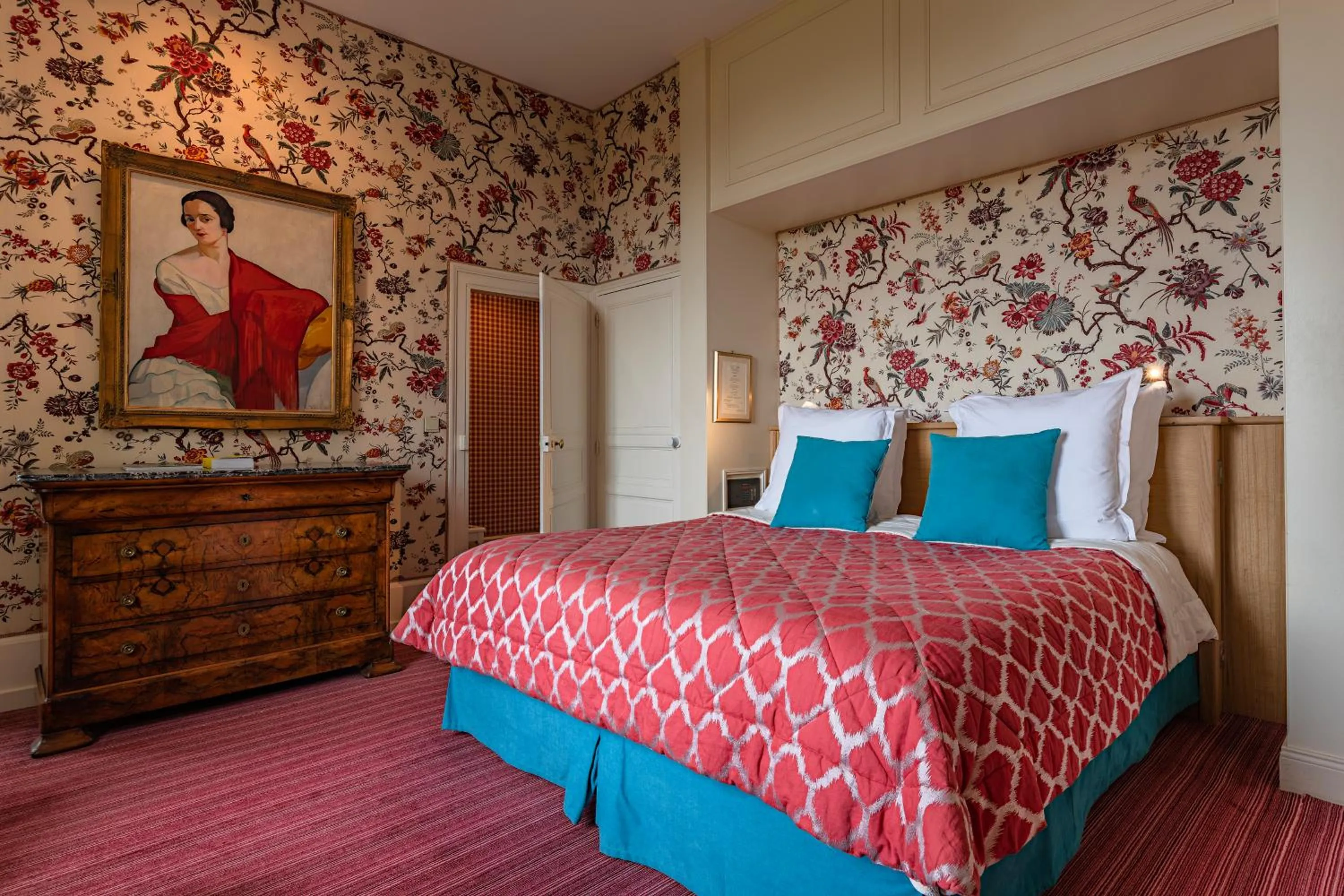 Bedroom, Bed in La Chapelle Saint Martin