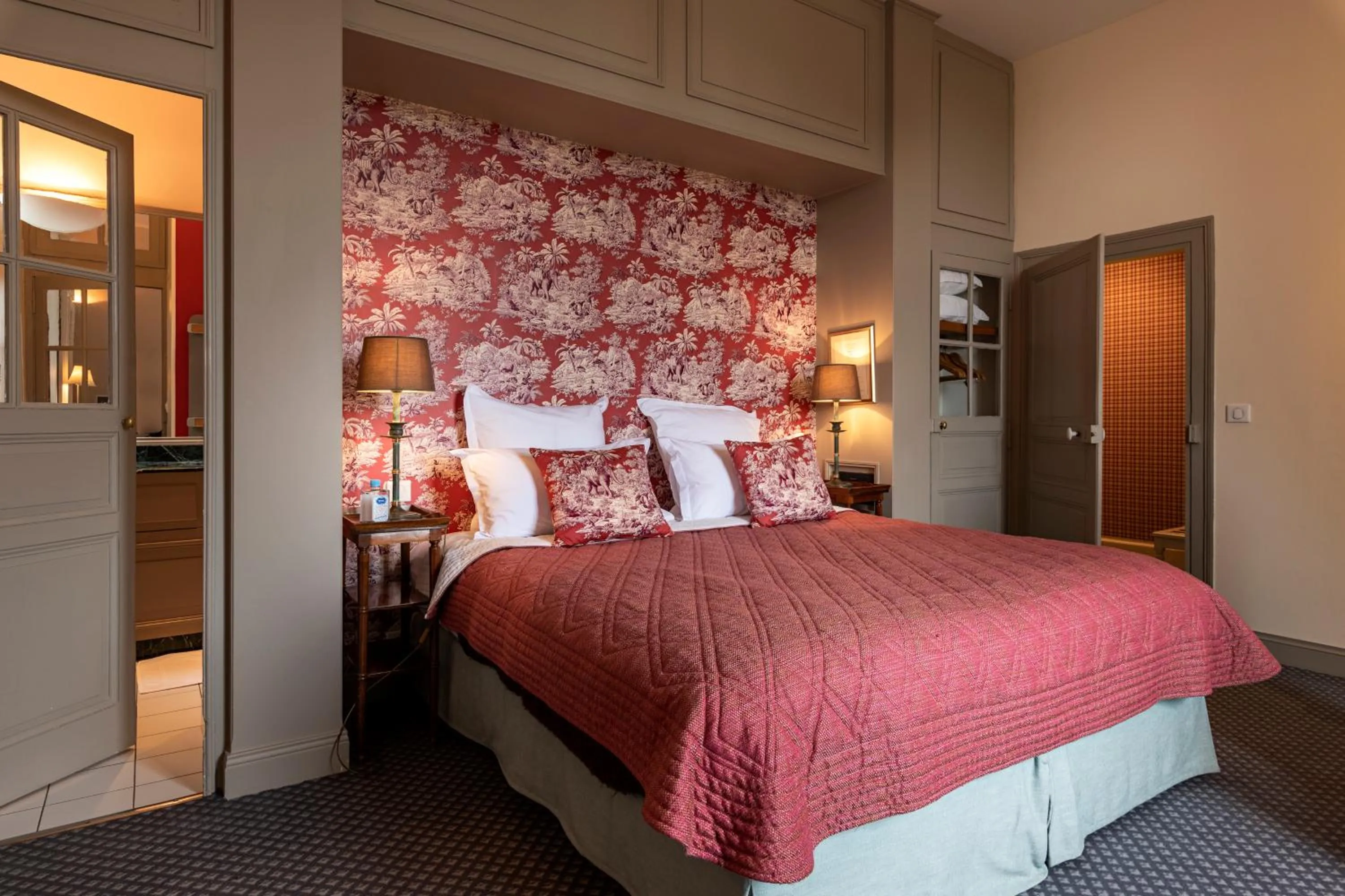 Bedroom, Bed in La Chapelle Saint Martin