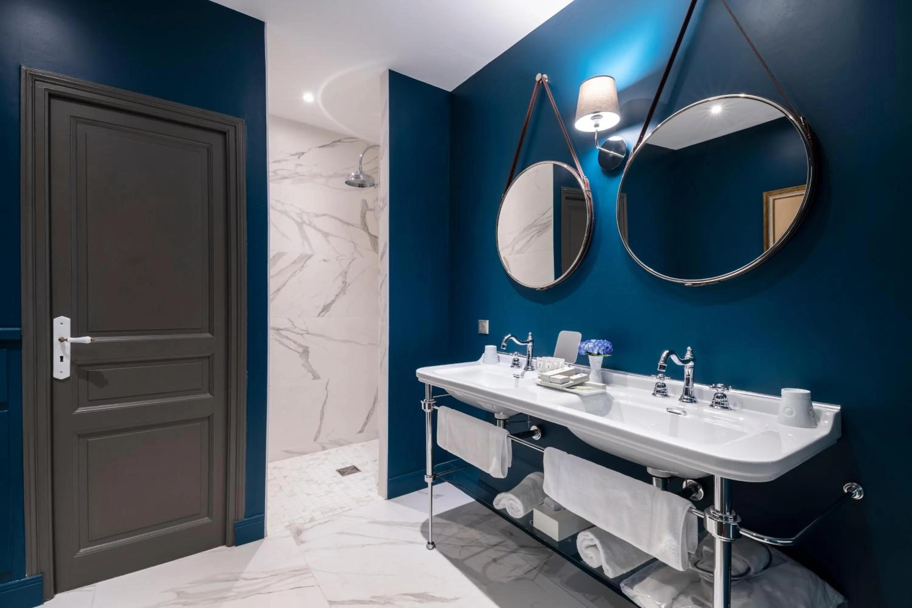 Bathroom in La Chapelle Saint Martin