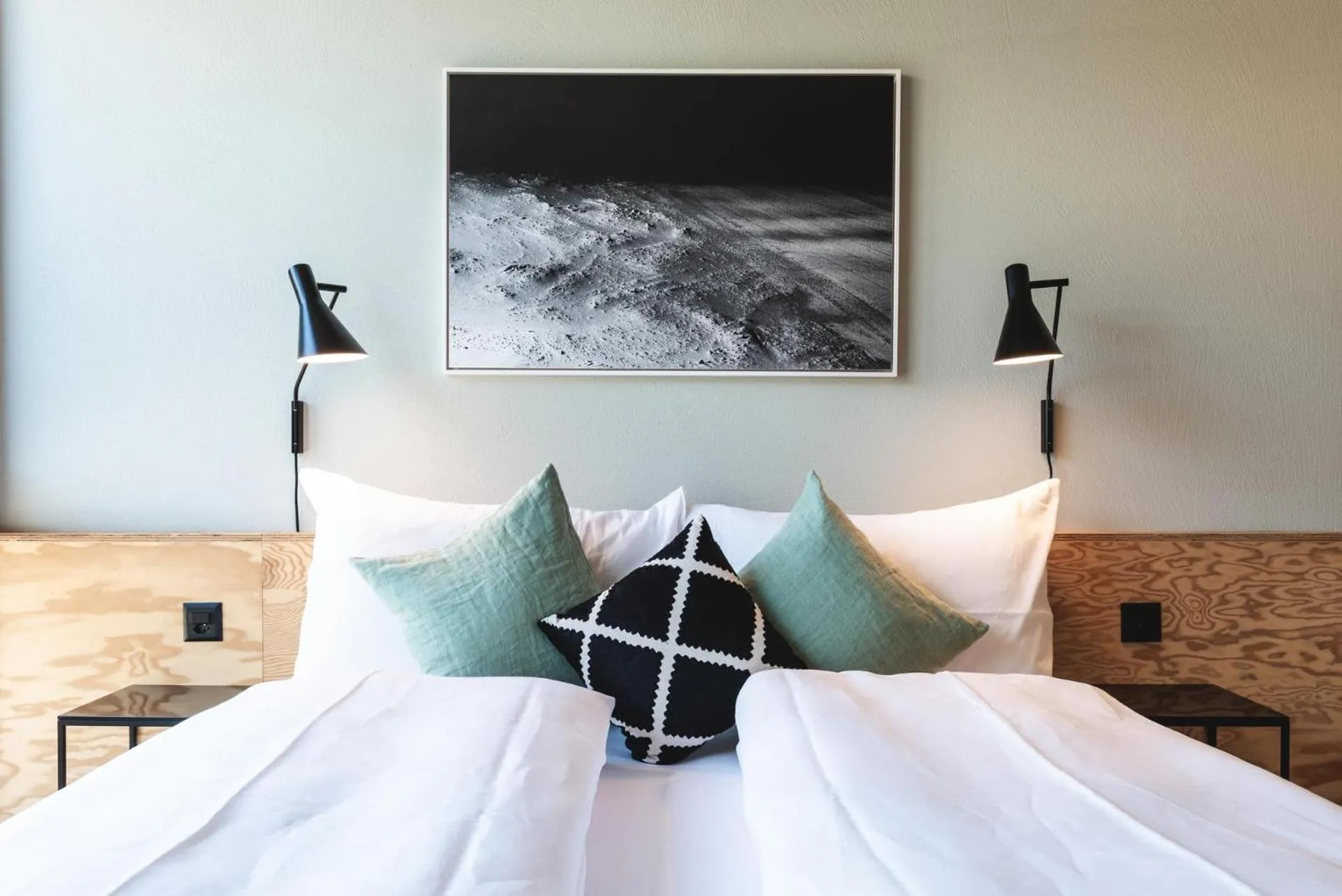 Property building, Bed in Riders Hotel